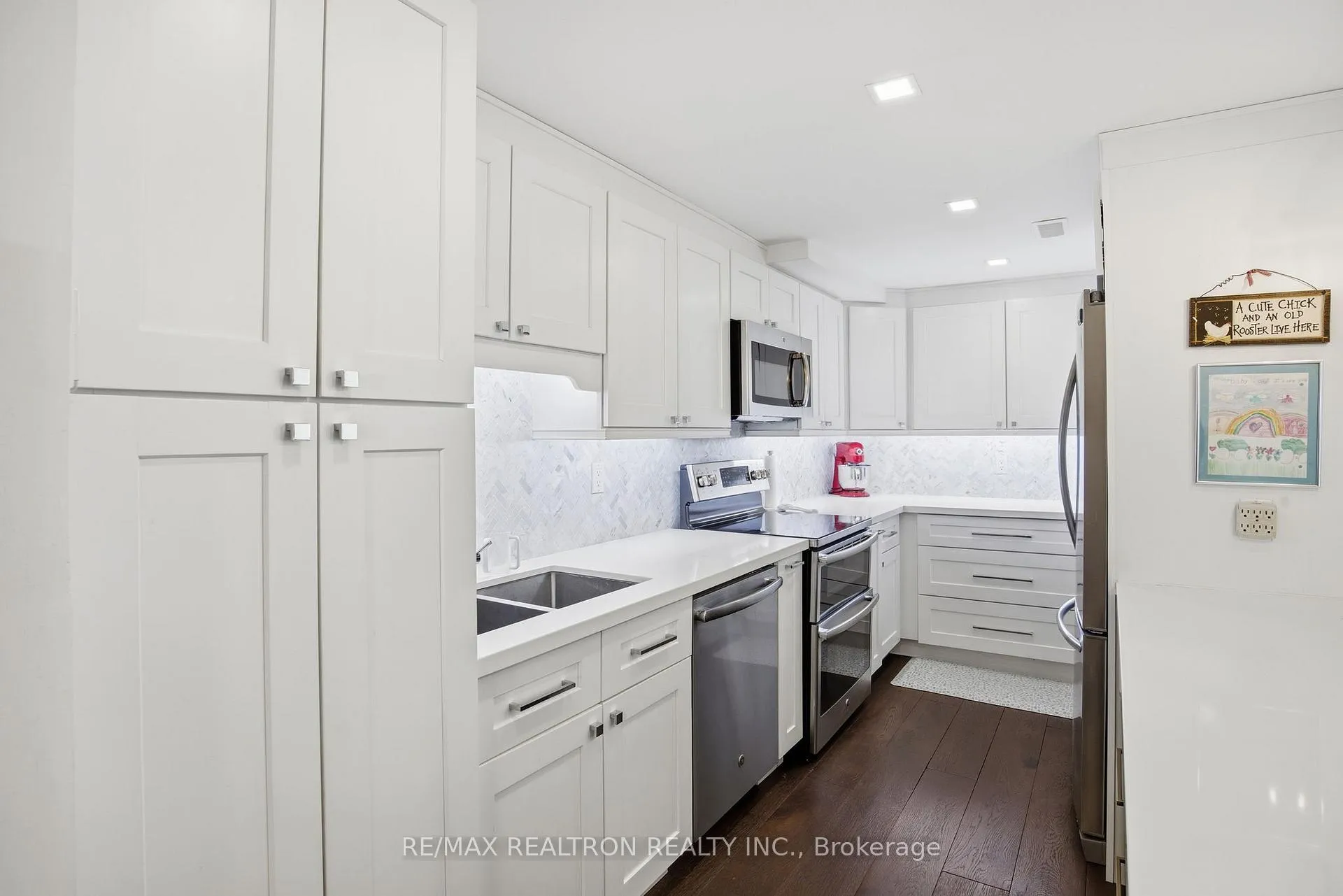 Photo 4 of Unit 908, 3000 Bathurst Street, Toronto, Englemount-Lawrence — HOMEH