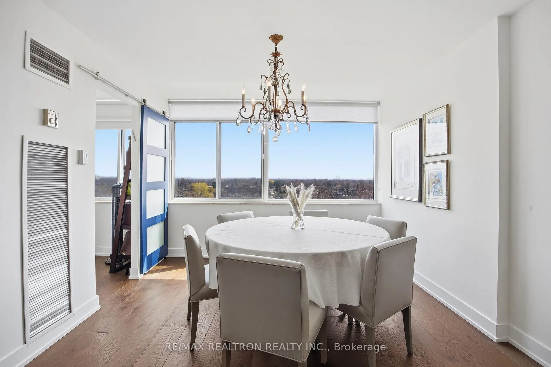 Photo 5 of Unit 908, 3000 Bathurst Street, Toronto, Englemount-Lawrence — HOMEH