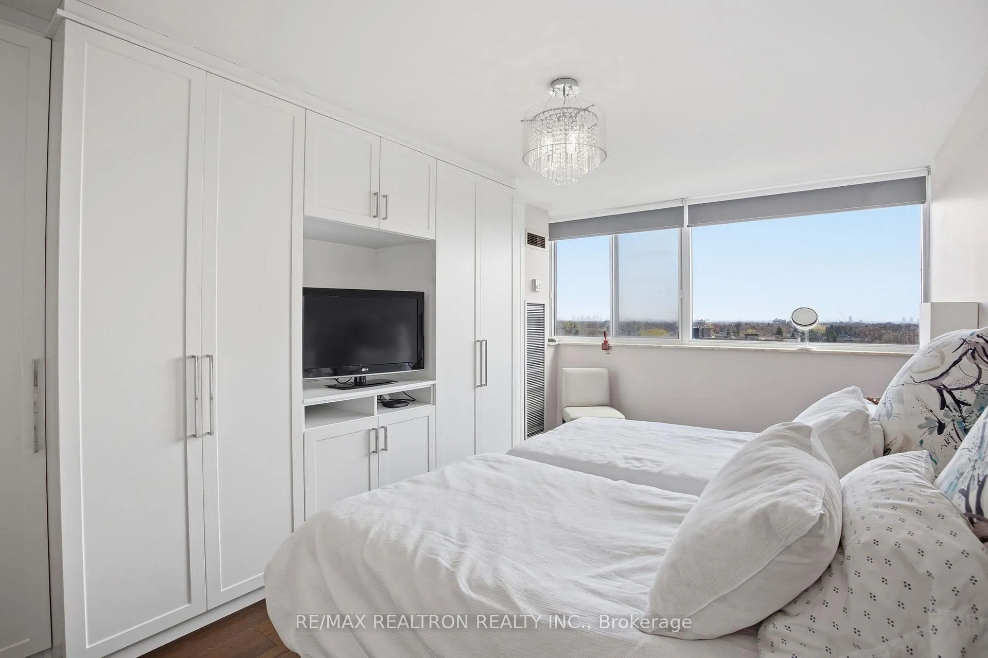 Photo 8 of Unit 908, 3000 Bathurst Street, Toronto, Englemount-Lawrence — HOMEH