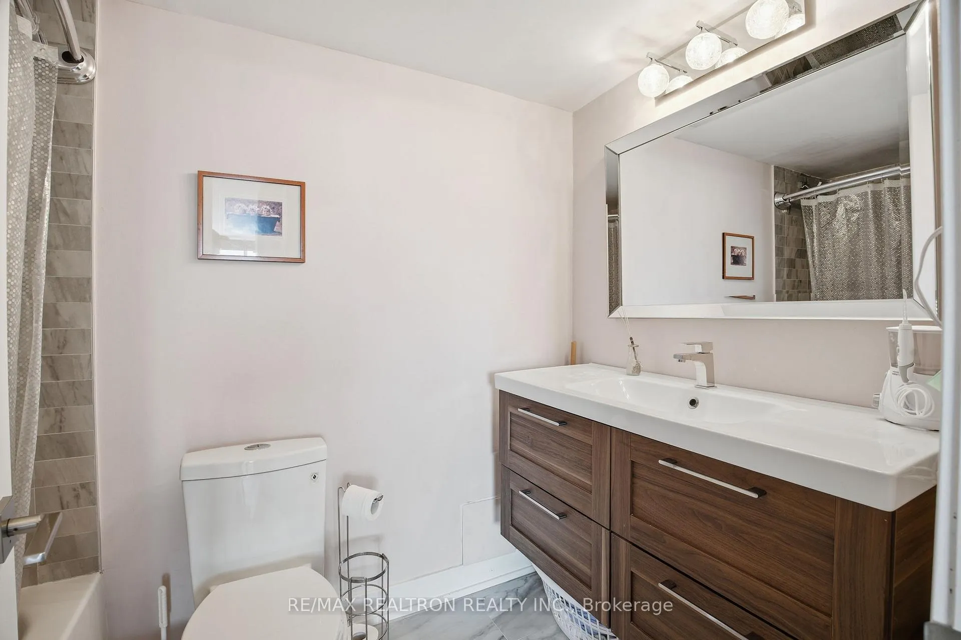 Photo 9 of Unit 908, 3000 Bathurst Street, Toronto, Englemount-Lawrence — HOMEH