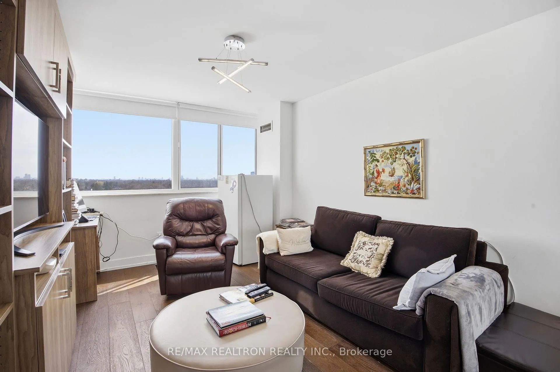Photo 10 of Unit 908, 3000 Bathurst Street, Toronto, Englemount-Lawrence — HOMEH