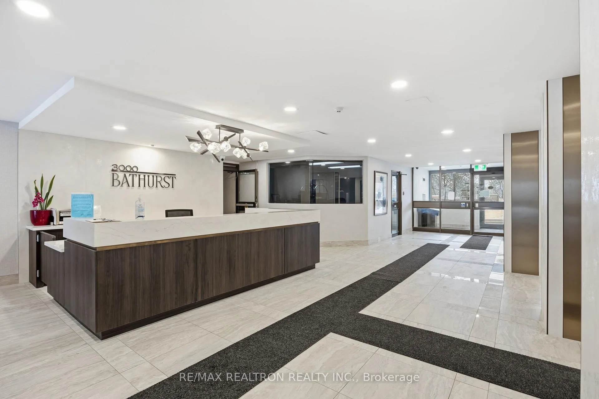 Photo 13 of Unit 908, 3000 Bathurst Street, Toronto, Englemount-Lawrence — HOMEH
