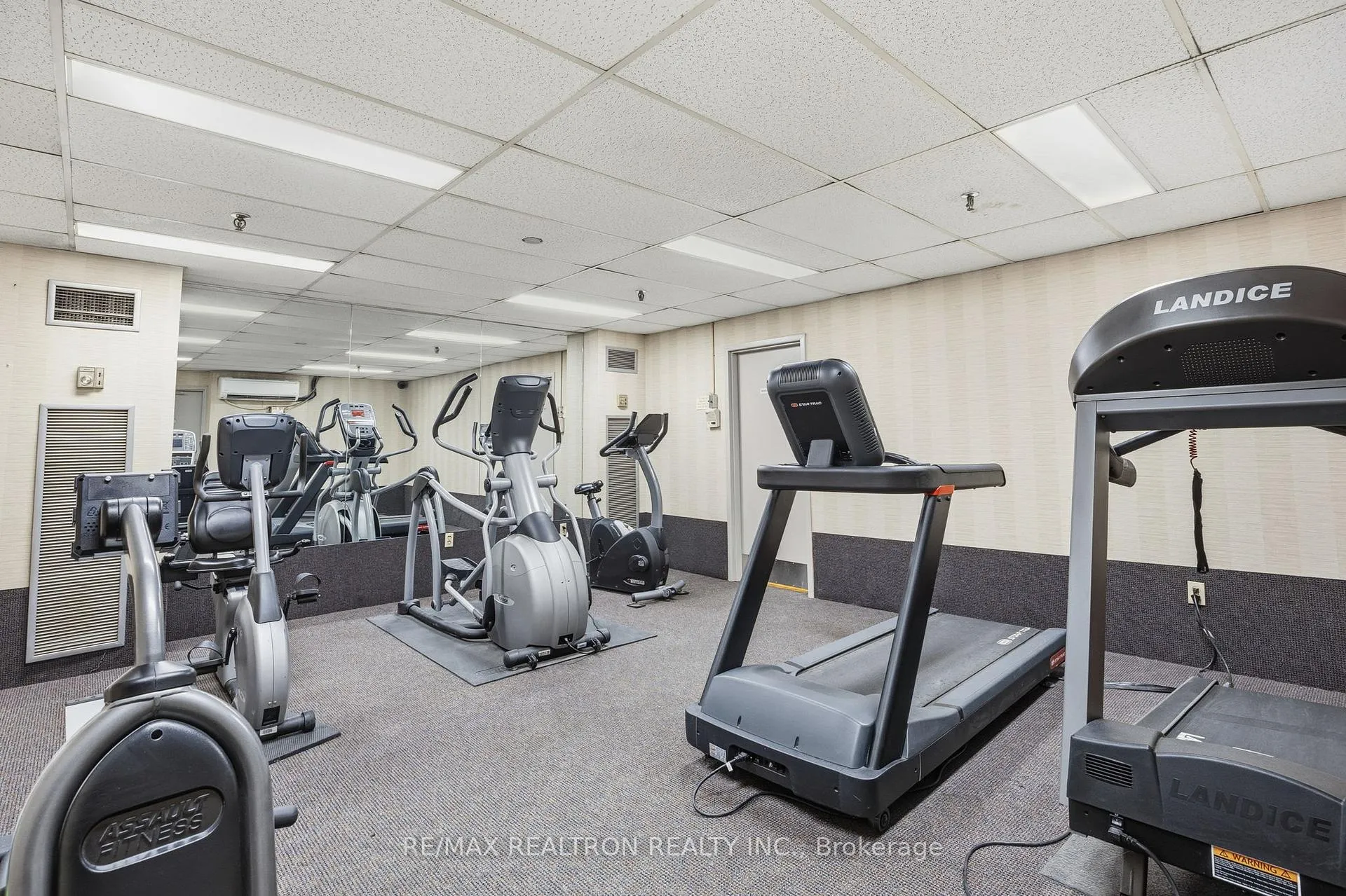 Photo 14 of Unit 908, 3000 Bathurst Street, Toronto, Englemount-Lawrence — HOMEH