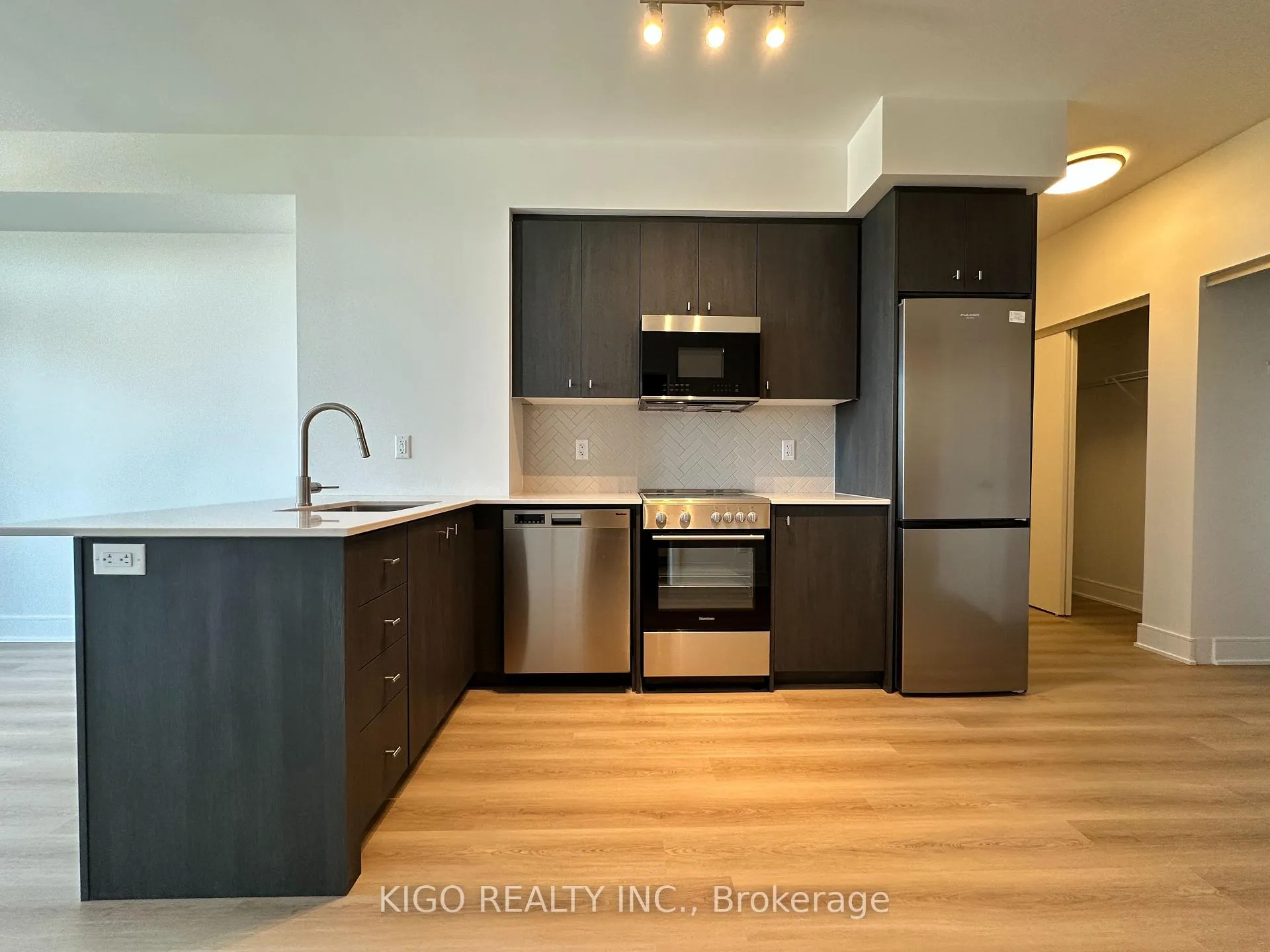Photo 19 of Unit 1401, 25 Wellington Street S, Kitchener — HOMEH