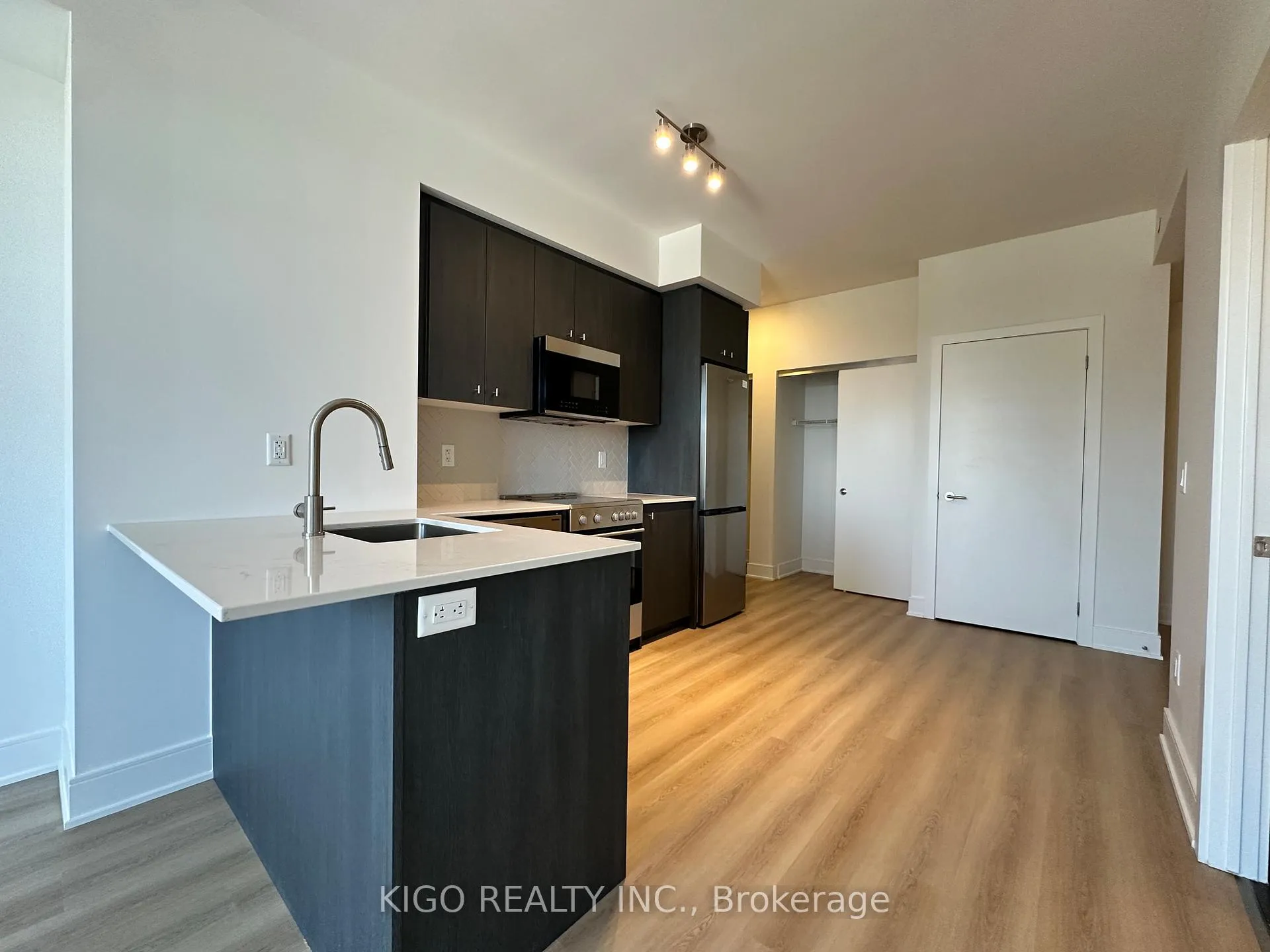 Photo 25 of Unit 1401, 25 Wellington Street S, Kitchener — HOMEH