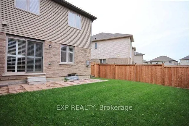 Photo 3 of 134 Westbank Trail, Hamilton, Stoney Creek Mountain — HOMEH