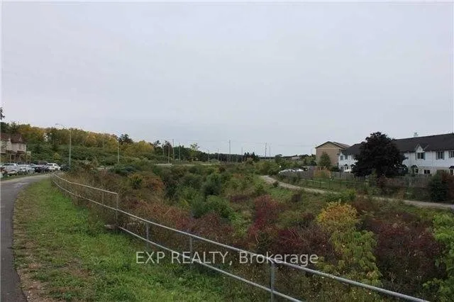 Photo 4 of 134 Westbank Trail, Hamilton, Stoney Creek Mountain — HOMEH