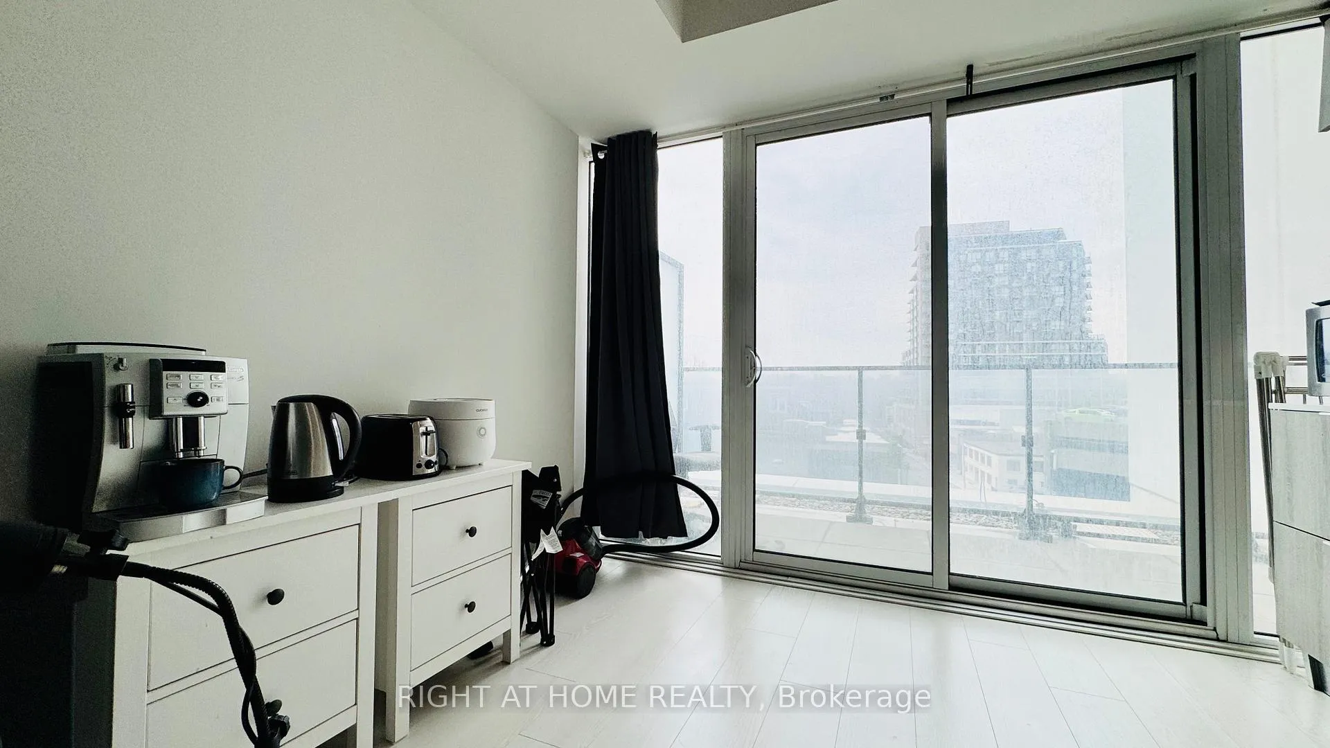 Photo 2 of Unit 617, 5 Soudan Avenue, Toronto, Mount Pleasant East — HOMEH