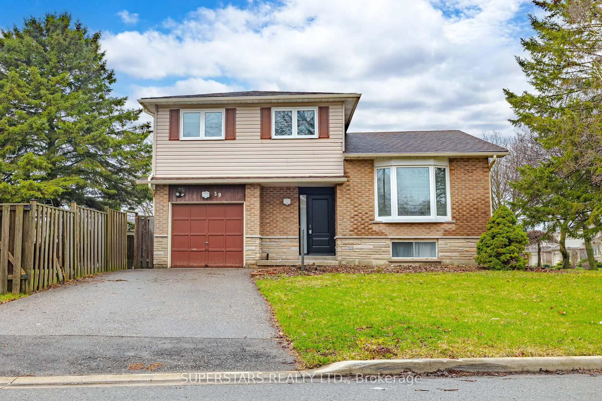 Photo 1 of Unit UPPER, 39 Evergreen Drive, Whitby, Blue Grass Meadows — HOMEH