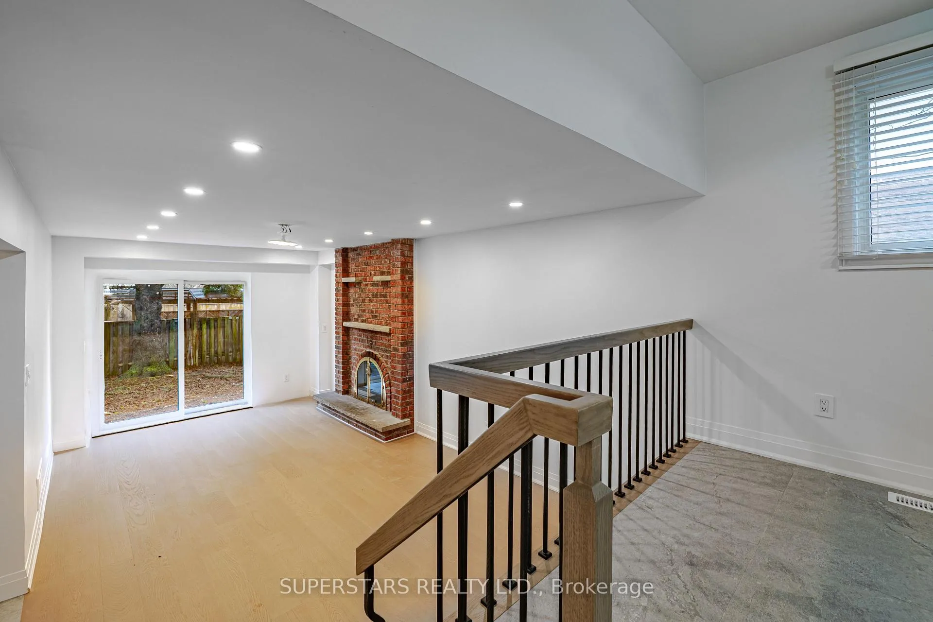 Photo 3 of Unit UPPER, 39 Evergreen Drive, Whitby, Blue Grass Meadows — HOMEH