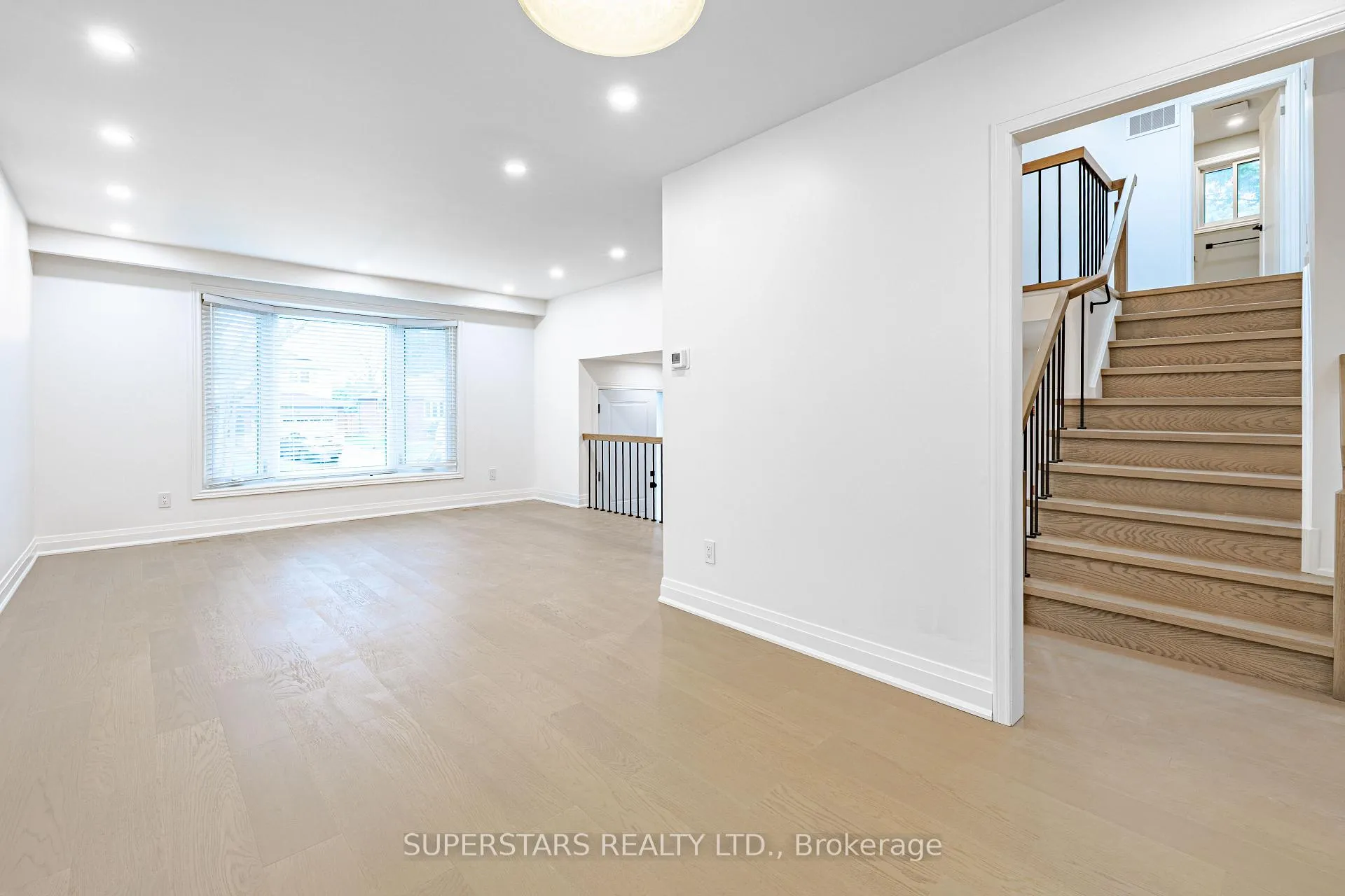 Photo 7 of Unit UPPER, 39 Evergreen Drive, Whitby, Blue Grass Meadows — HOMEH