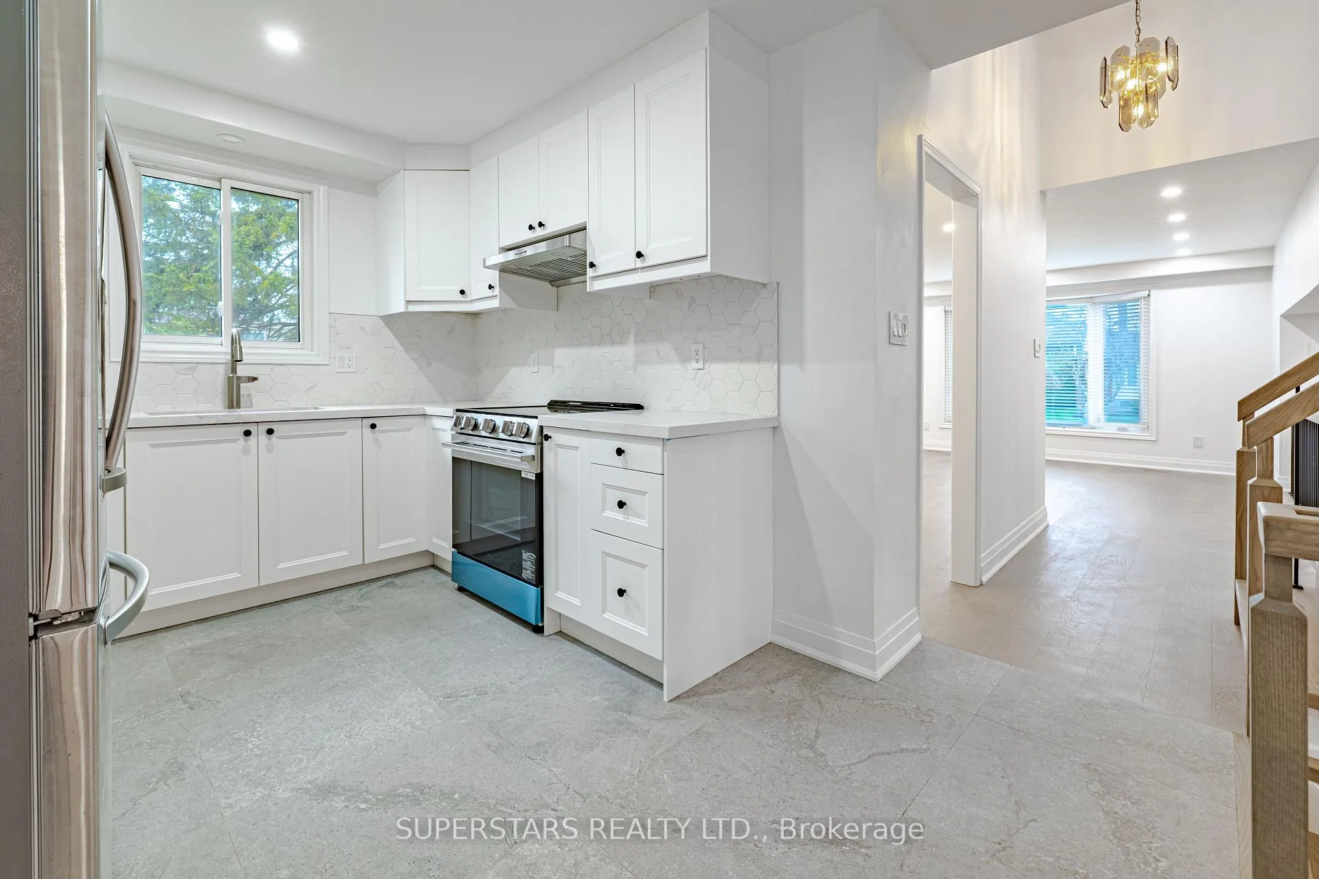 Photo 8 of Unit UPPER, 39 Evergreen Drive, Whitby, Blue Grass Meadows — HOMEH