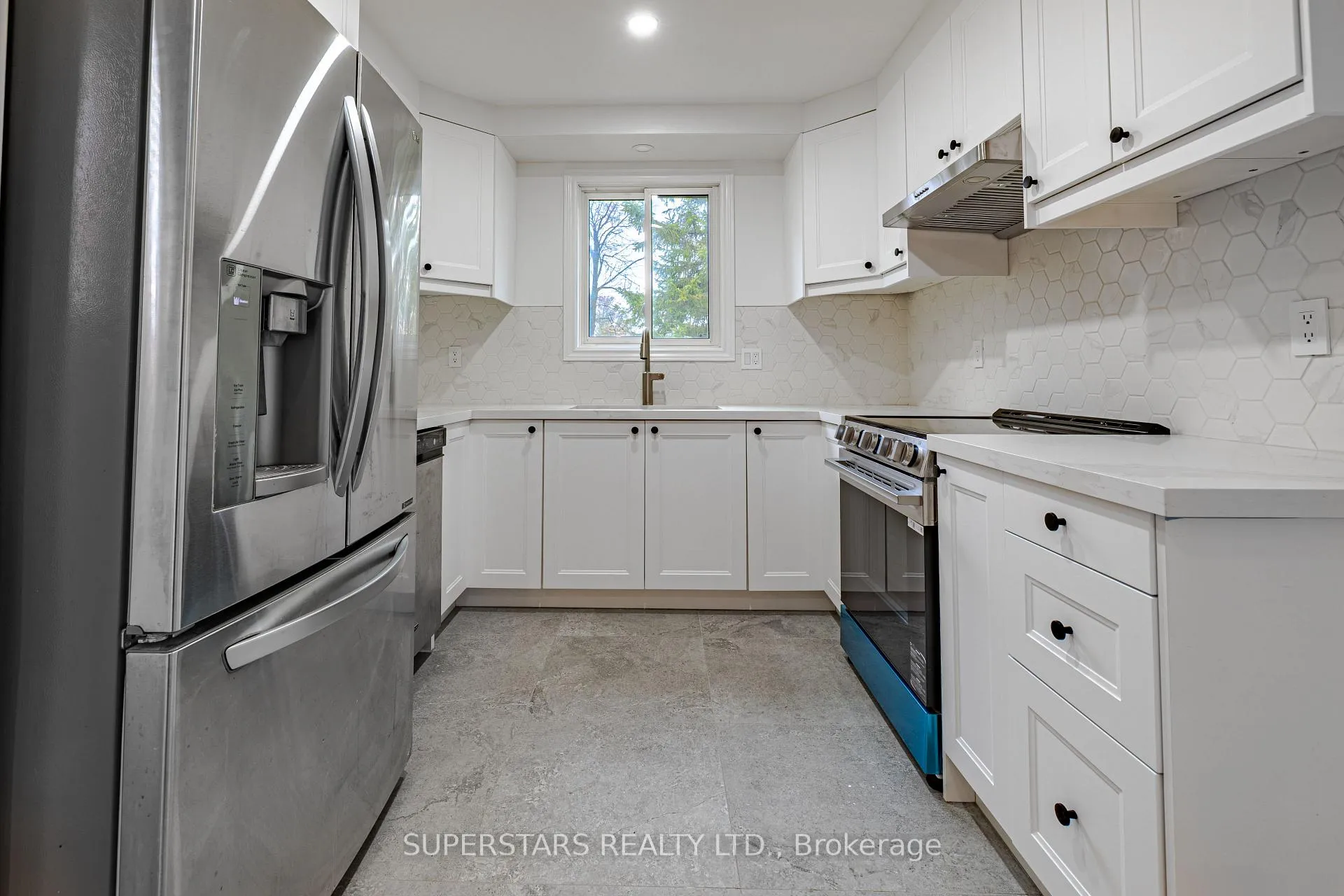 Photo 9 of Unit UPPER, 39 Evergreen Drive, Whitby, Blue Grass Meadows — HOMEH