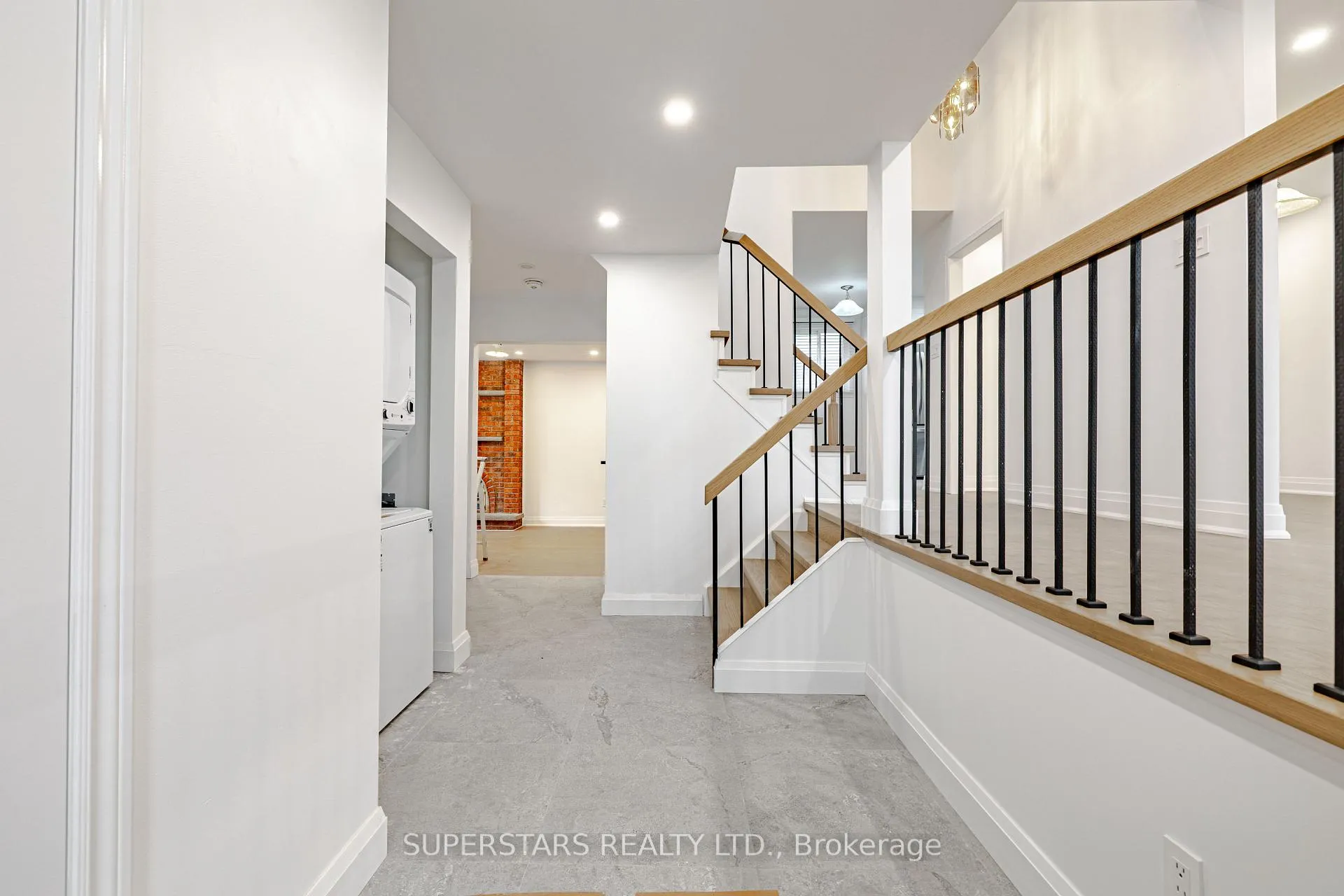 Photo 16 of Unit UPPER, 39 Evergreen Drive, Whitby, Blue Grass Meadows — HOMEH