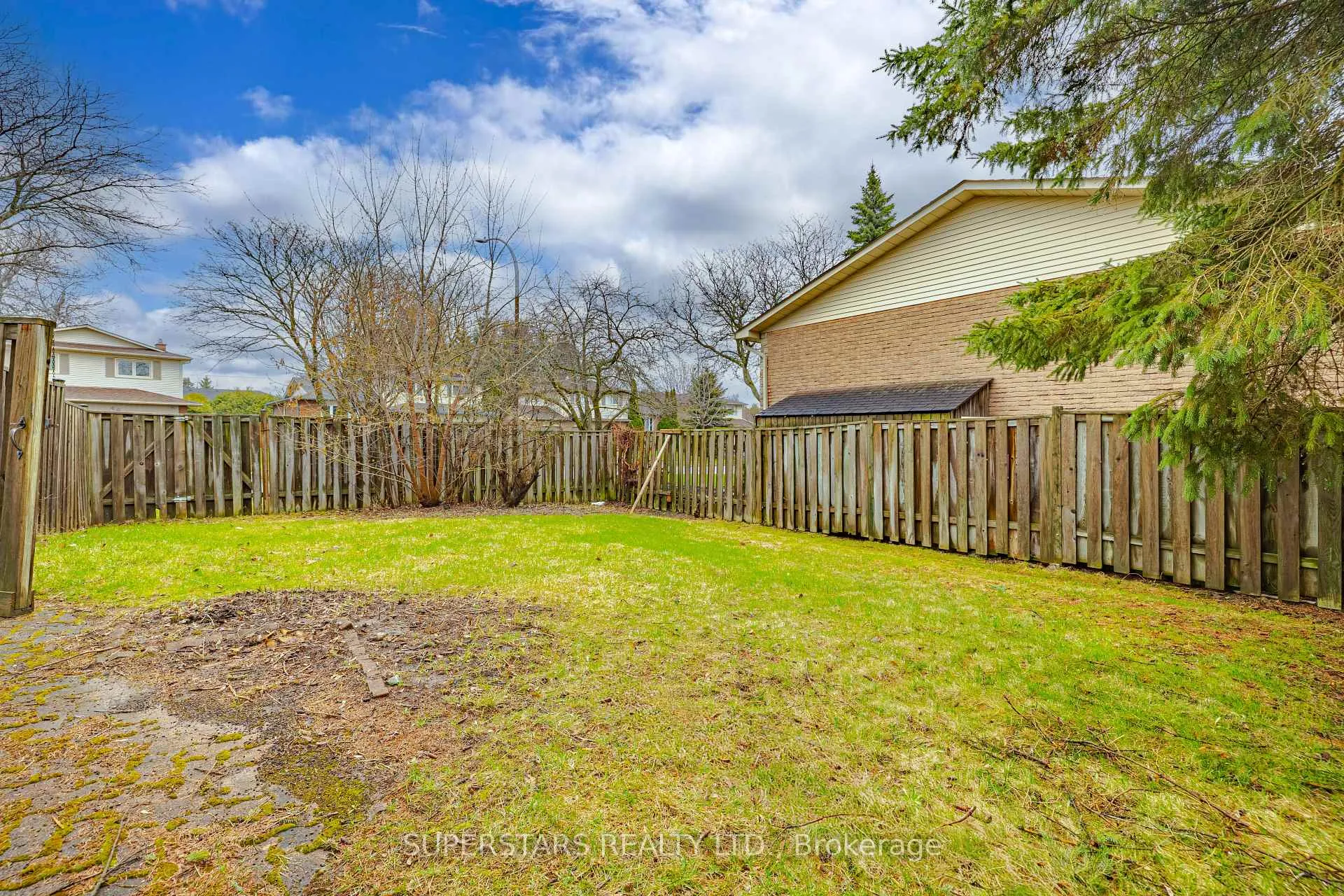 Photo 21 of Unit UPPER, 39 Evergreen Drive, Whitby, Blue Grass Meadows — HOMEH