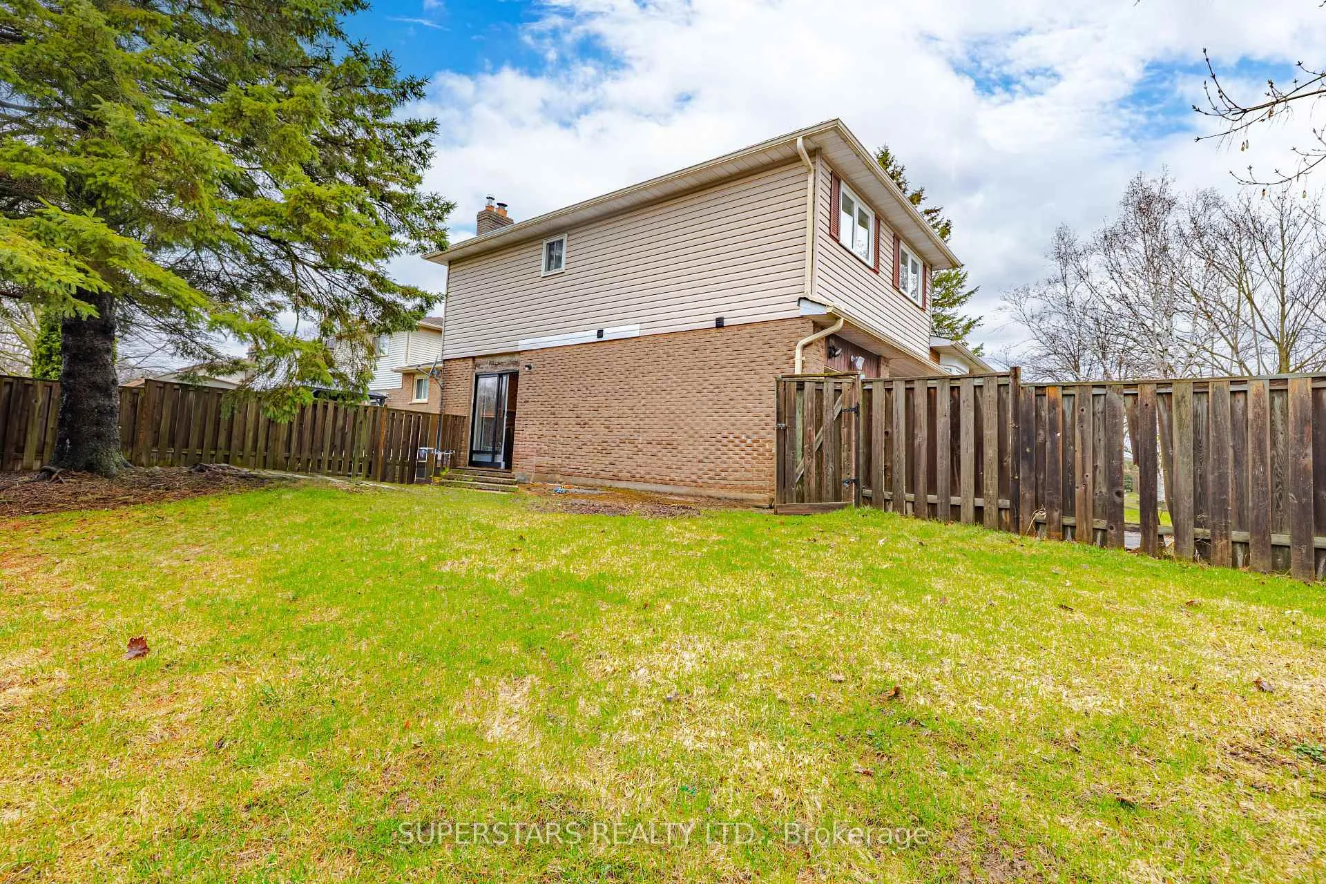 Photo 22 of Unit UPPER, 39 Evergreen Drive, Whitby, Blue Grass Meadows — HOMEH
