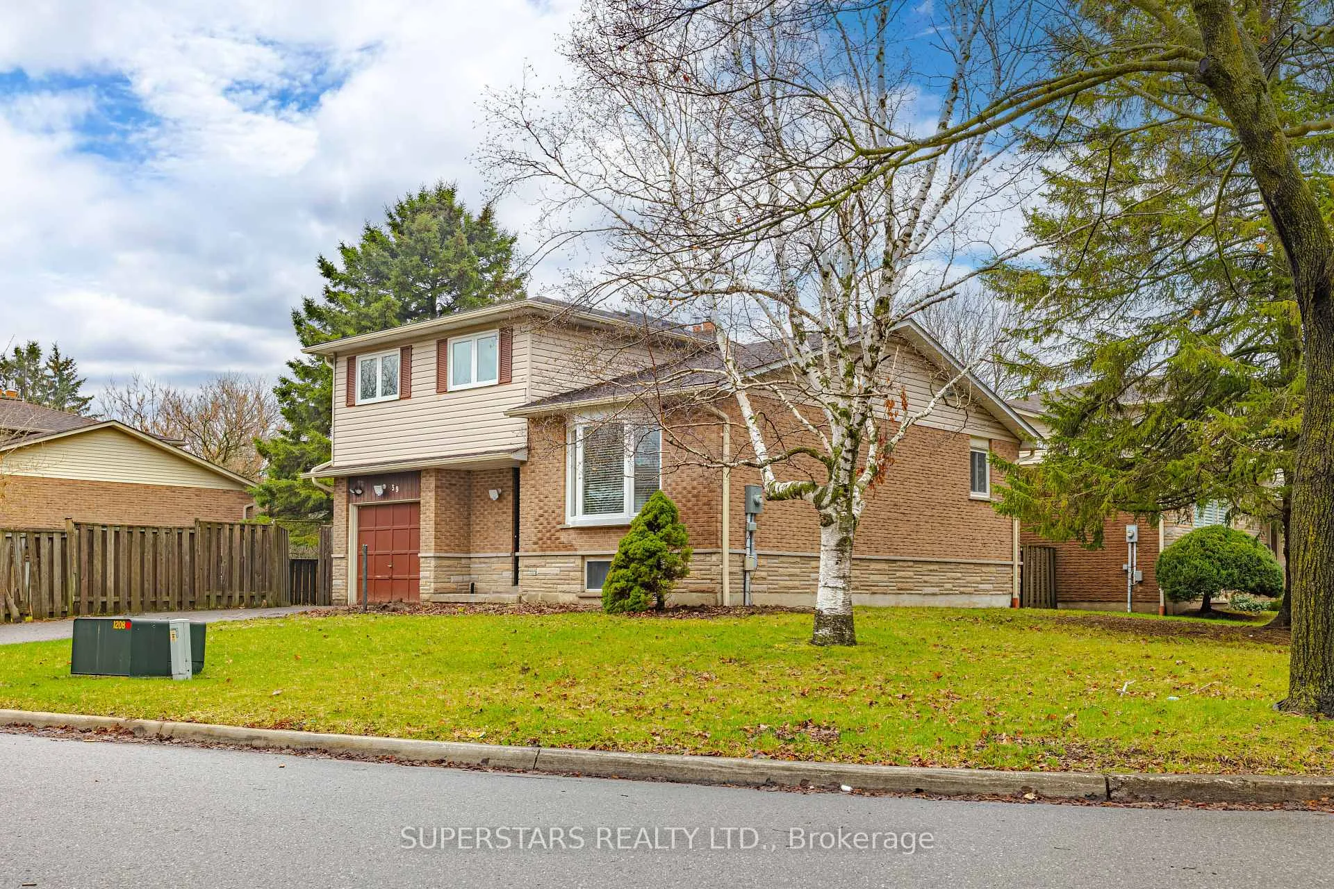 Photo 23 of Unit UPPER, 39 Evergreen Drive, Whitby, Blue Grass Meadows — HOMEH