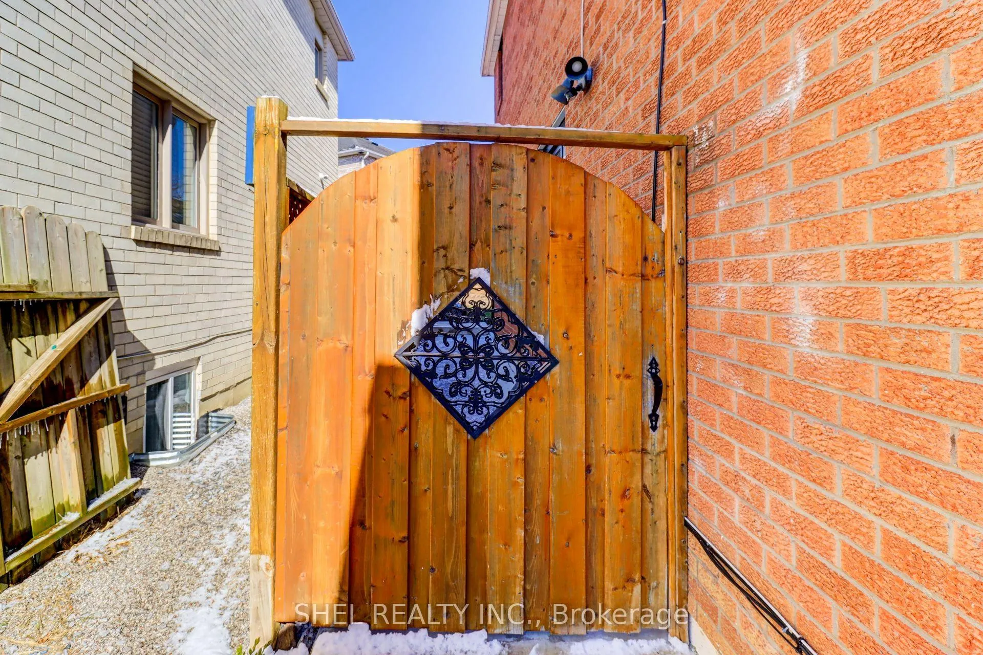 Photo 2 of 301 Old Harwood Avenue, Ajax, Central — HOMEH