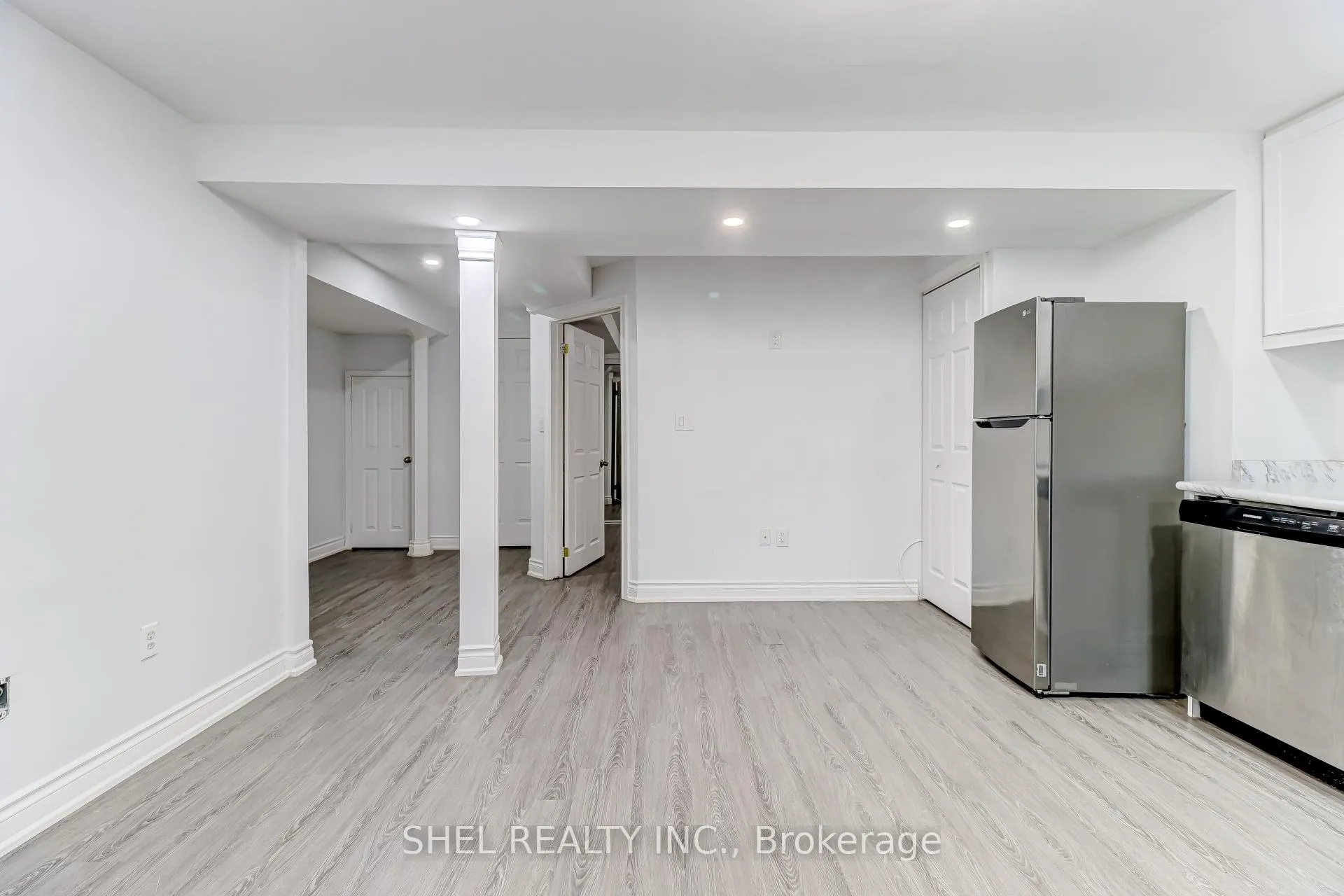 Photo 5 of 301 Old Harwood Avenue, Ajax, Central — HOMEH