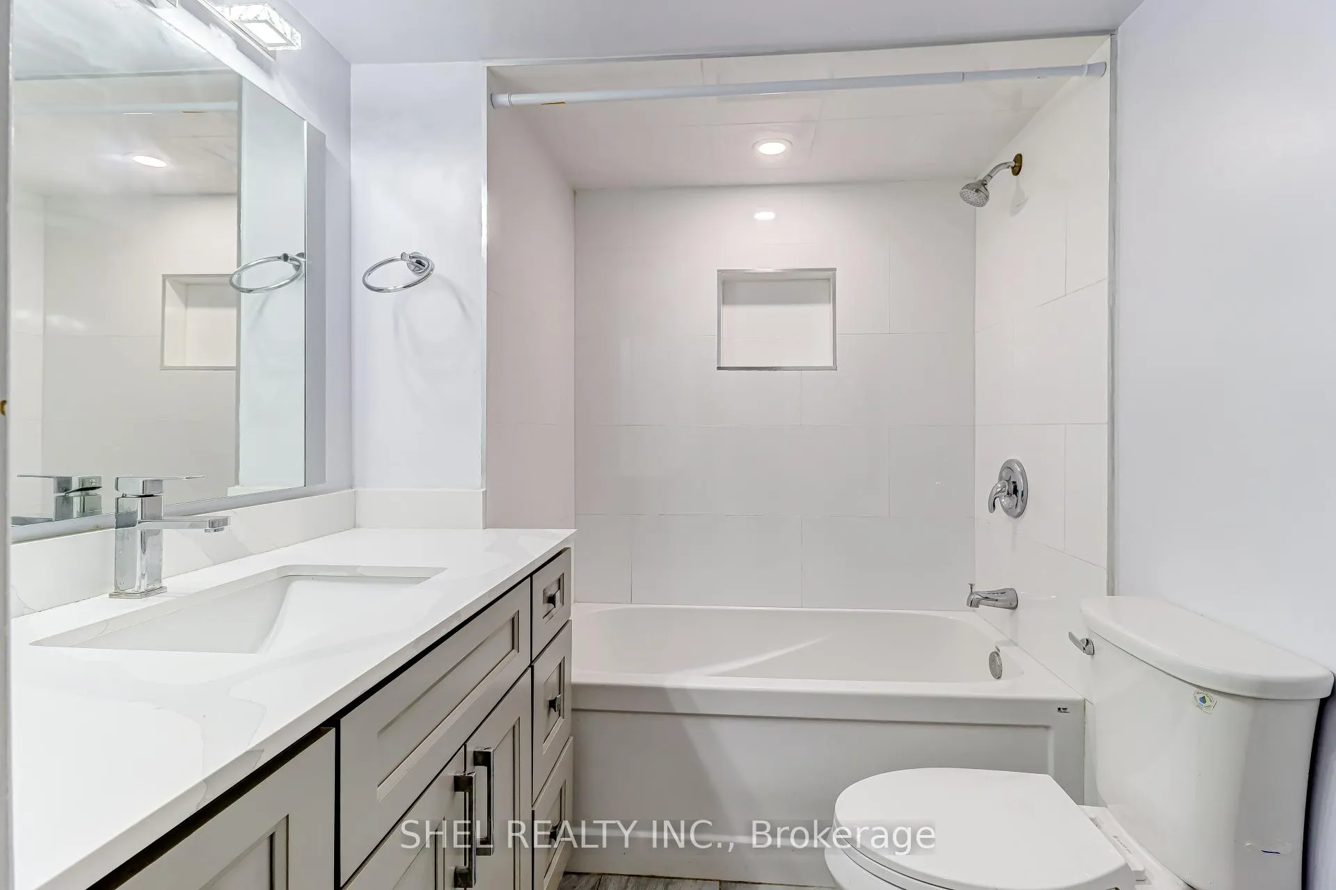 Photo 8 of 301 Old Harwood Avenue, Ajax, Central — HOMEH