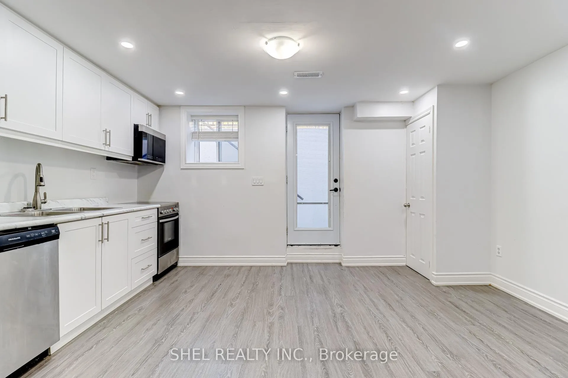 Photo 12 of 301 Old Harwood Avenue, Ajax, Central — HOMEH