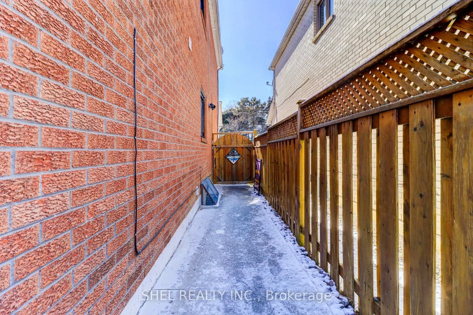 Photo 13 of 301 Old Harwood Avenue, Ajax, Central — HOMEH