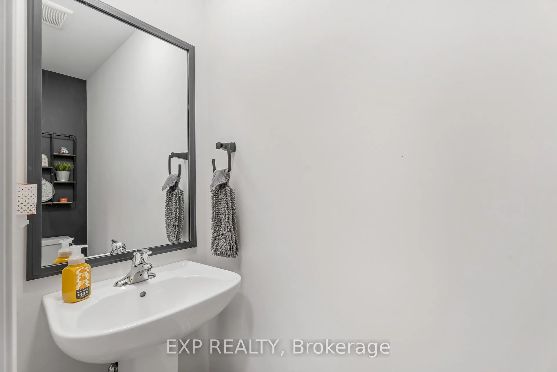 Photo 14 of 27 Rachel Drive, Hamilton, Winona Park — HOMEH