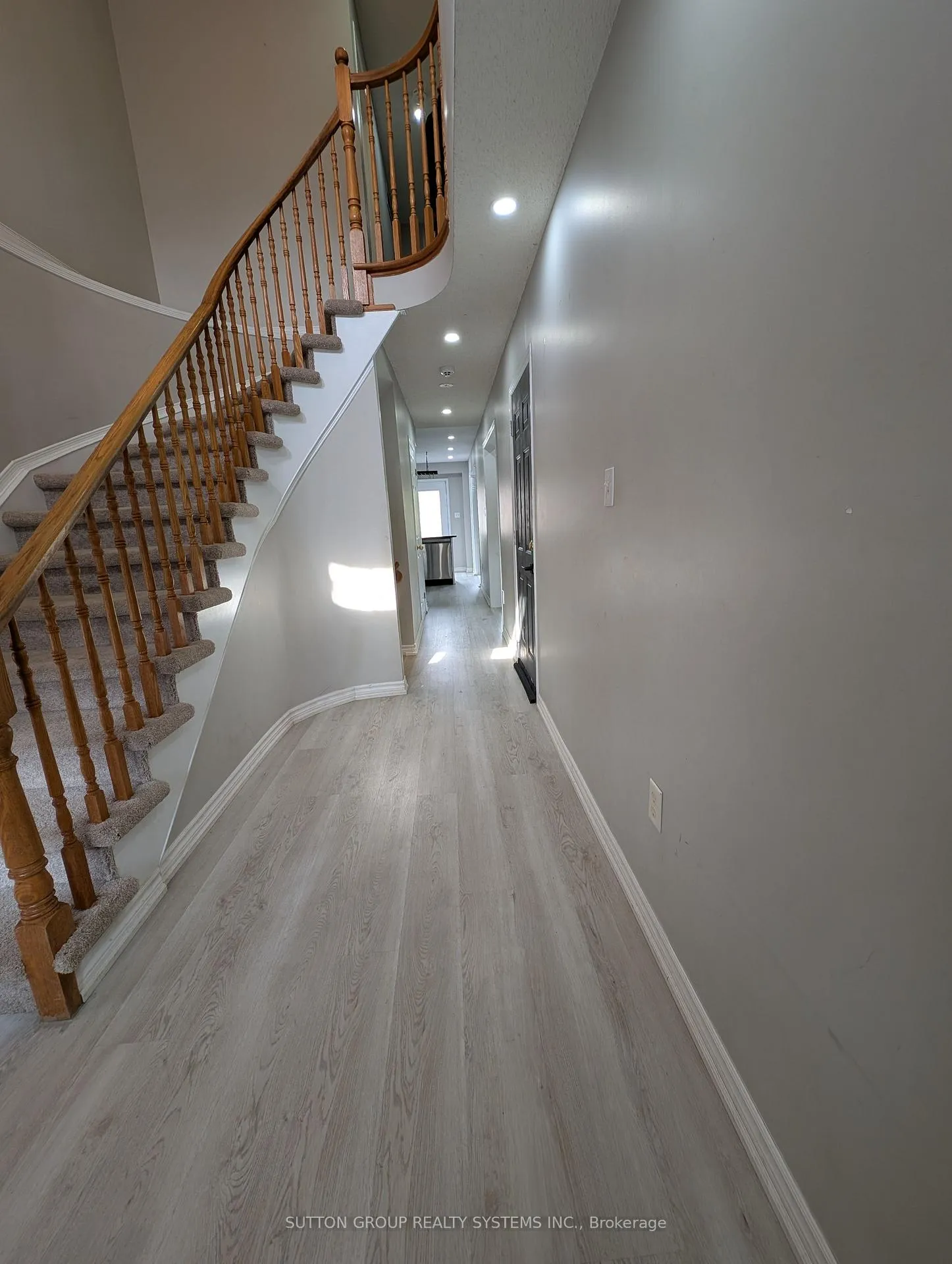 Photo 2 of 1411 Tobyn Drive, Burlington, Tansley — HOMEH