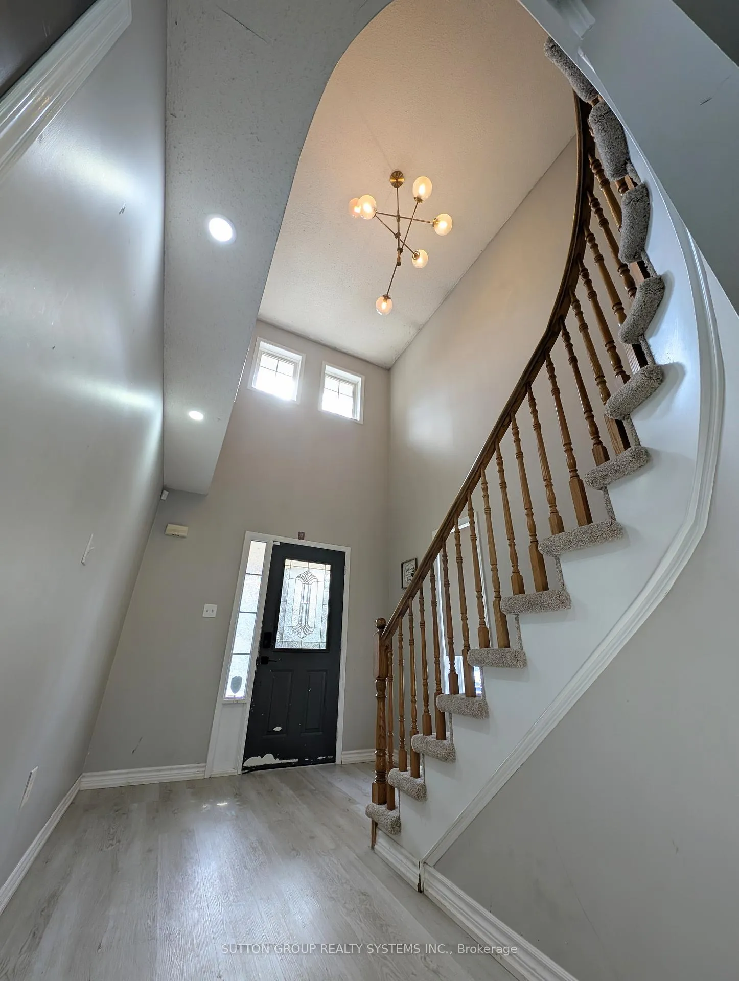 Photo 3 of 1411 Tobyn Drive, Burlington, Tansley — HOMEH
