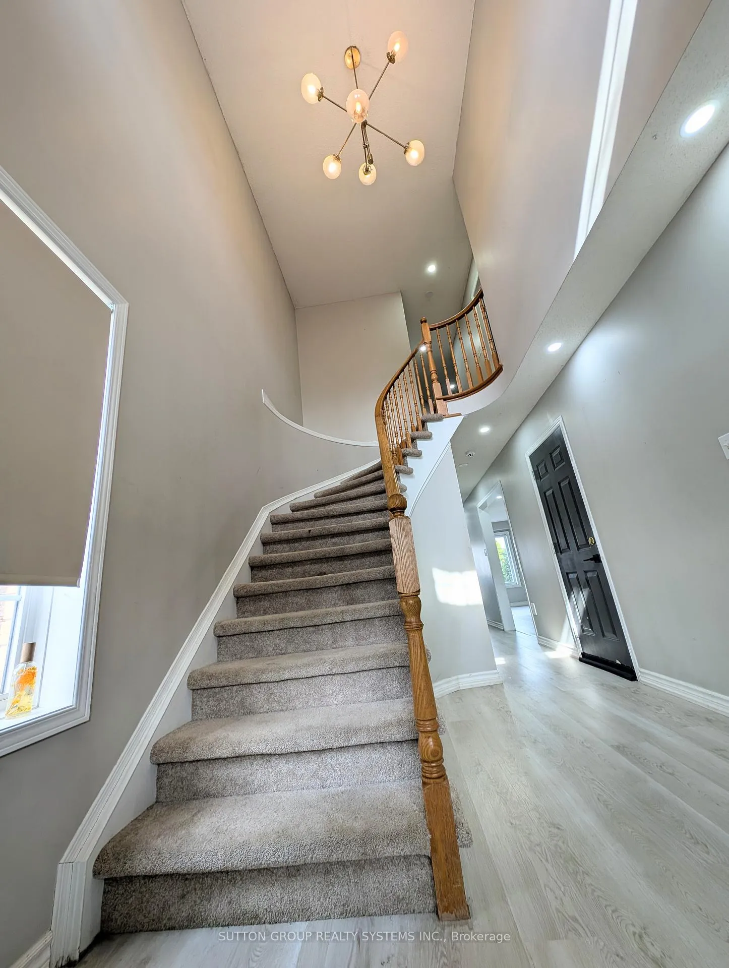 Photo 4 of 1411 Tobyn Drive, Burlington, Tansley — HOMEH