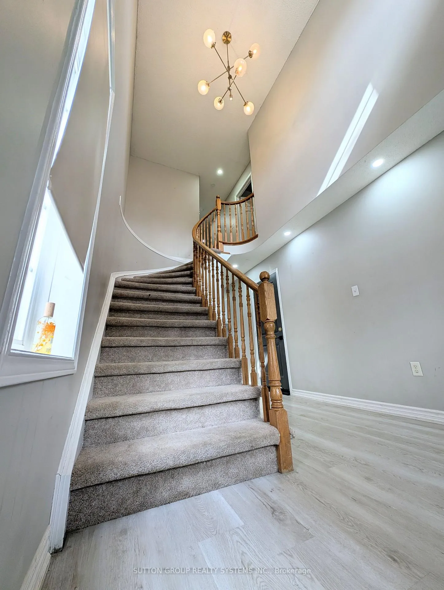 Photo 5 of 1411 Tobyn Drive, Burlington, Tansley — HOMEH