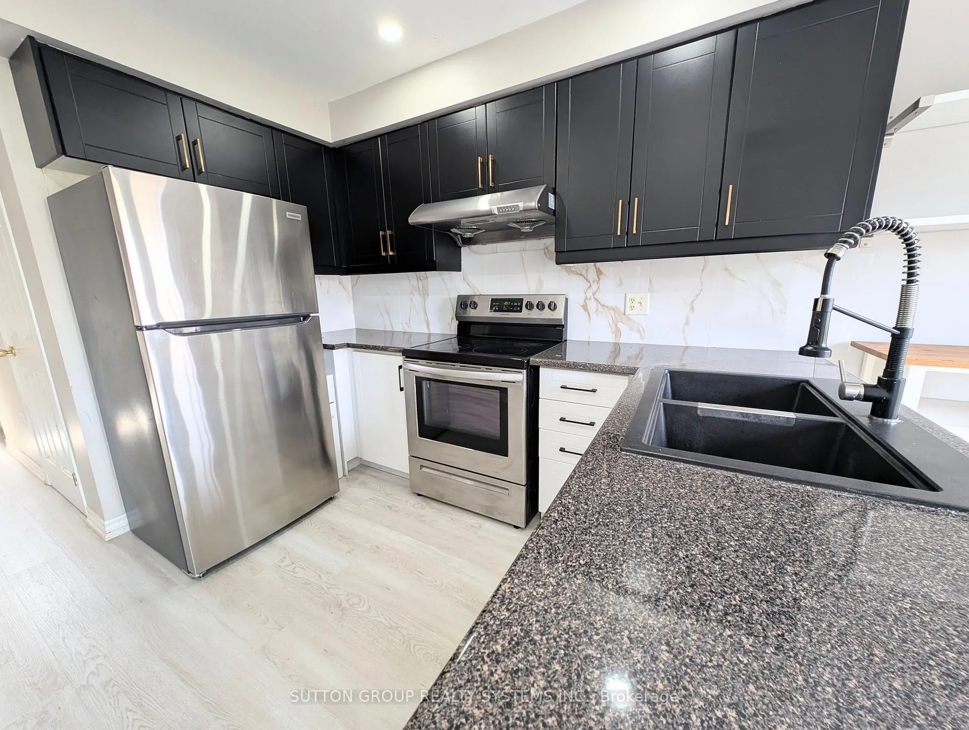 Photo 8 of 1411 Tobyn Drive, Burlington, Tansley — HOMEH
