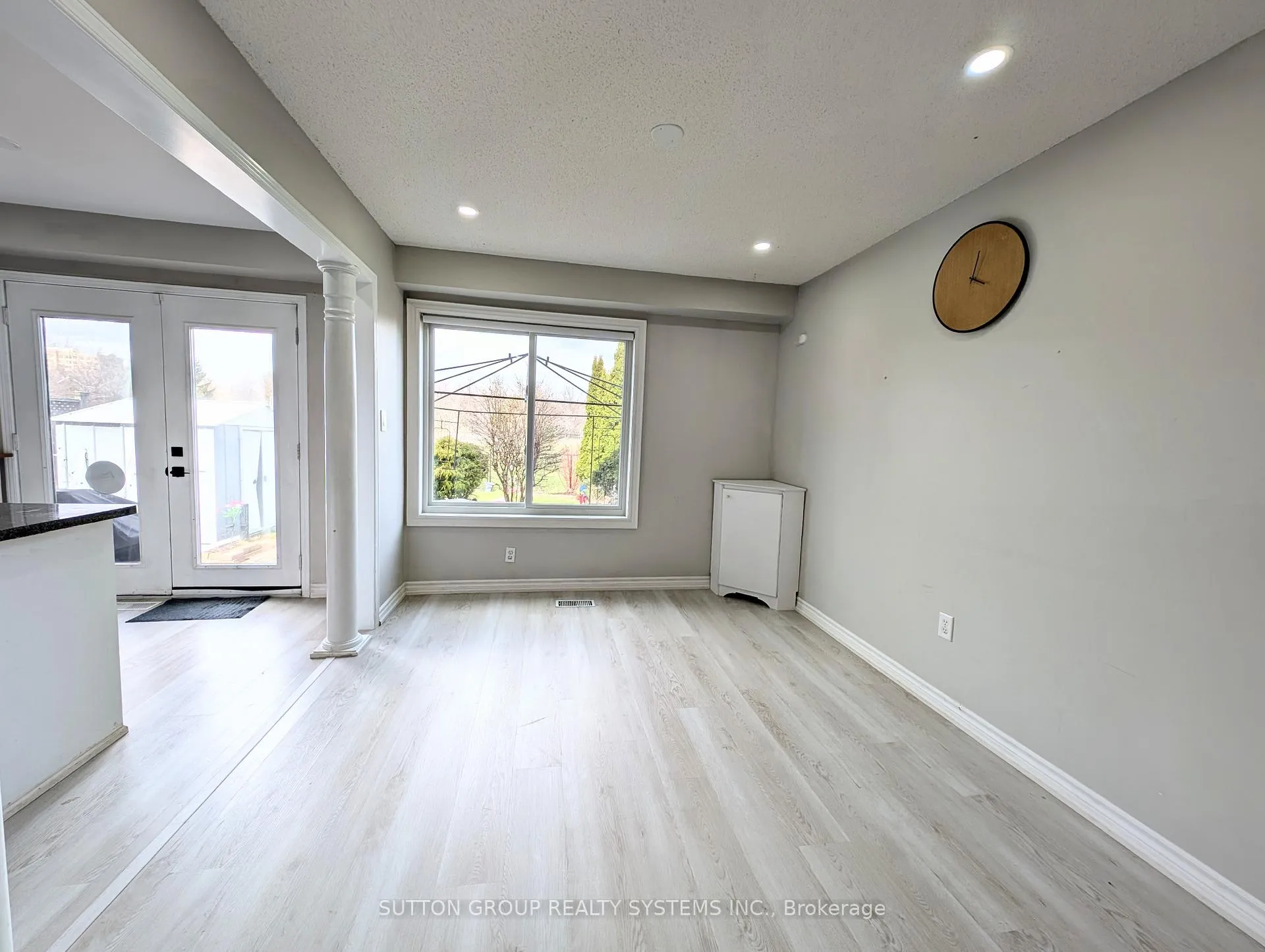 Photo 10 of 1411 Tobyn Drive, Burlington, Tansley — HOMEH