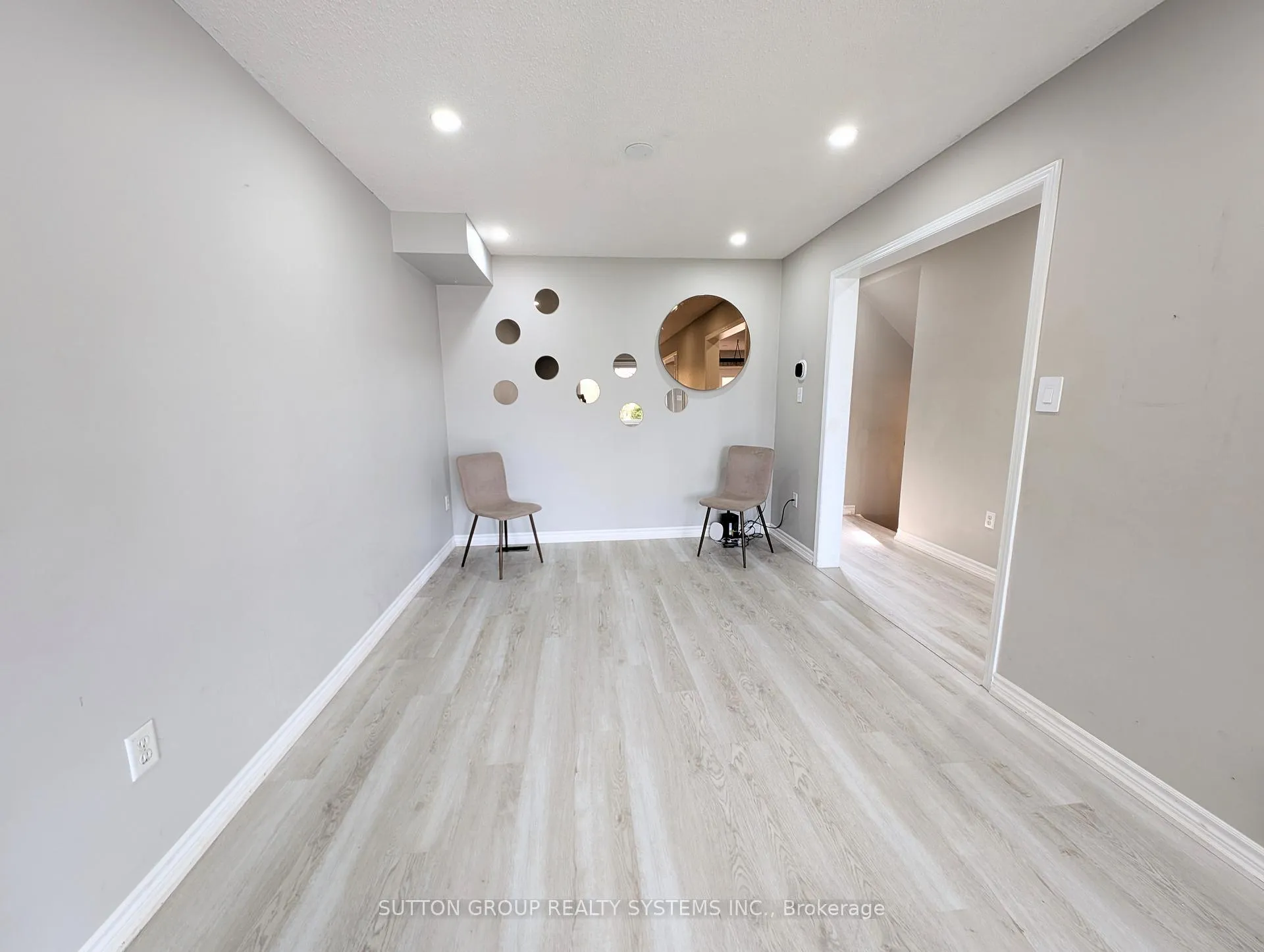 Photo 11 of 1411 Tobyn Drive, Burlington, Tansley — HOMEH