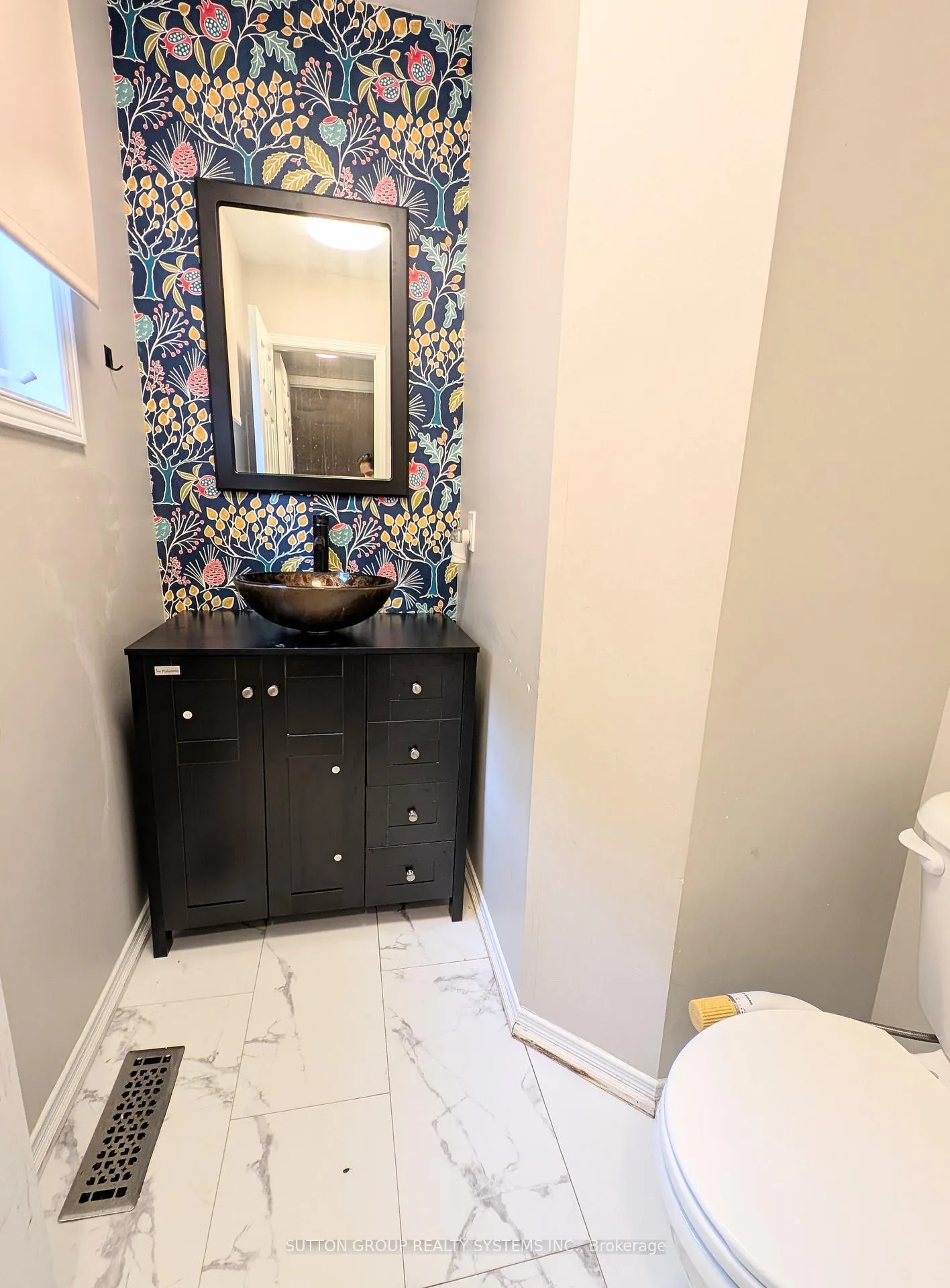 Photo 12 of 1411 Tobyn Drive, Burlington, Tansley — HOMEH