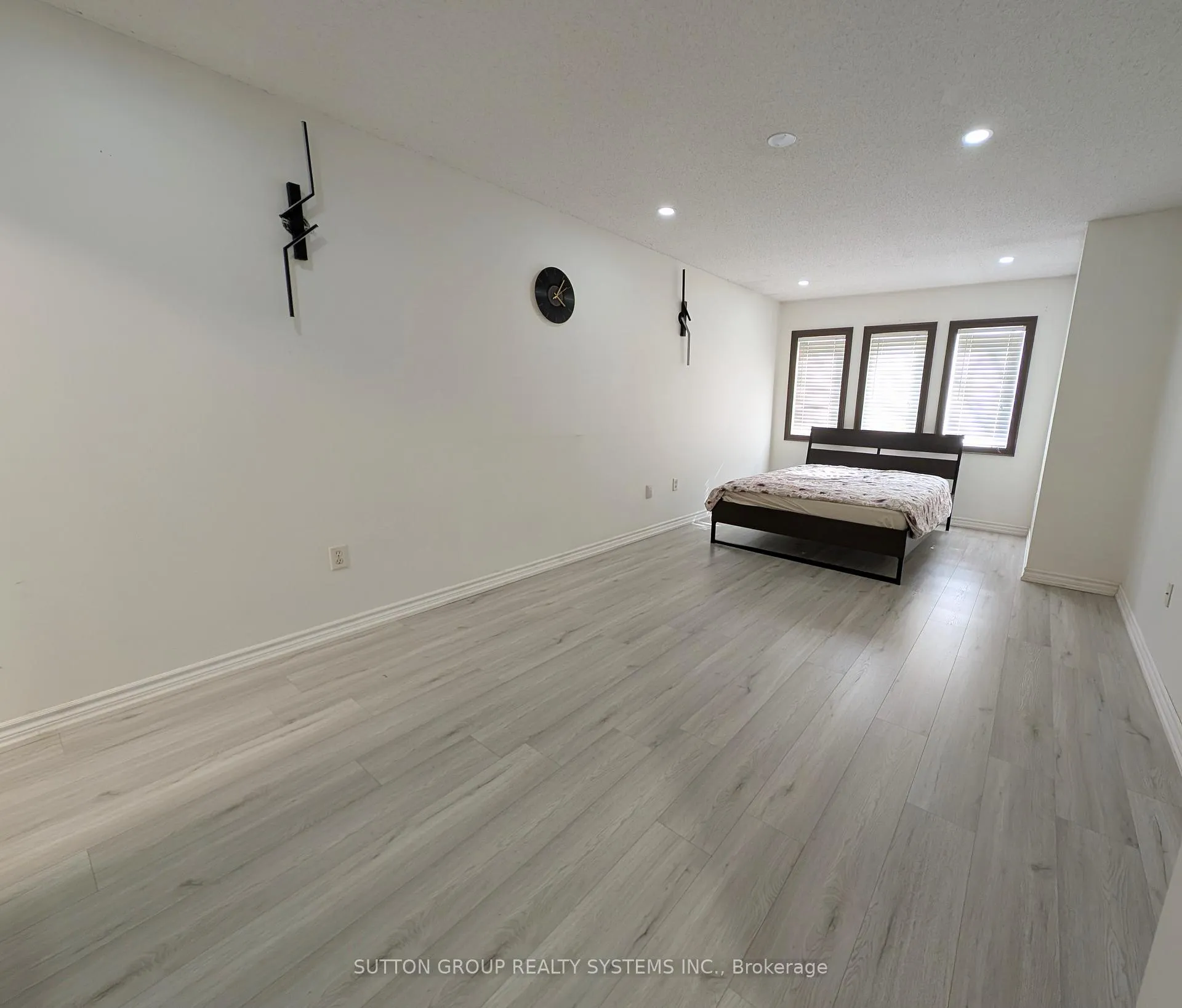 Photo 14 of 1411 Tobyn Drive, Burlington, Tansley — HOMEH