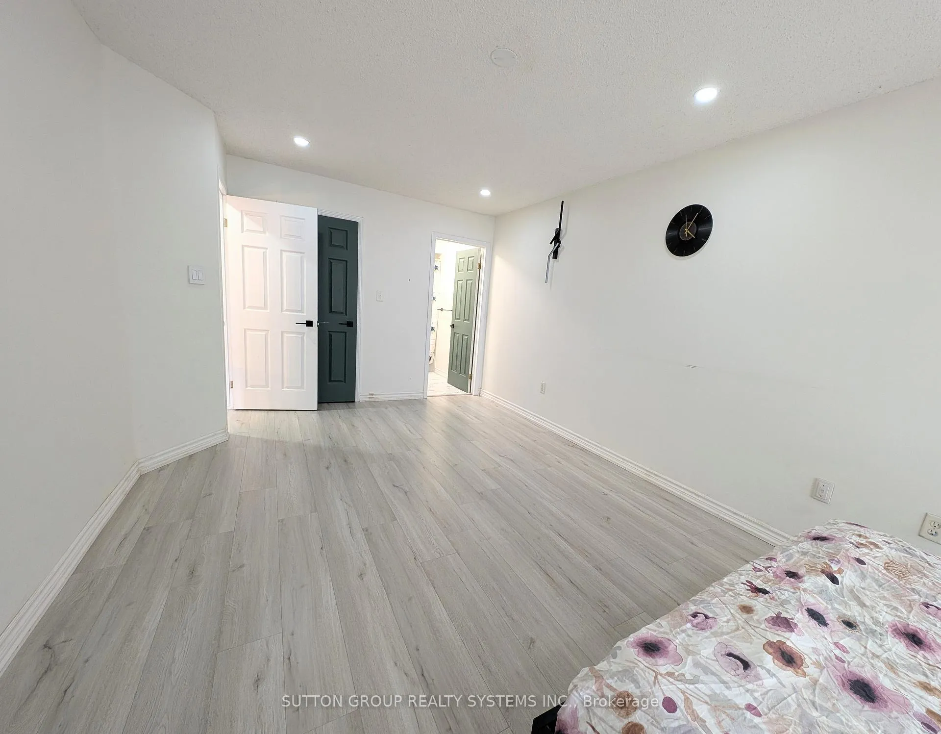 Photo 15 of 1411 Tobyn Drive, Burlington, Tansley — HOMEH