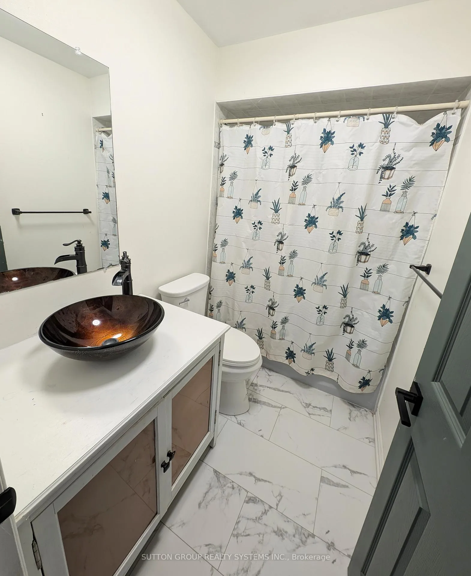Photo 16 of 1411 Tobyn Drive, Burlington, Tansley — HOMEH