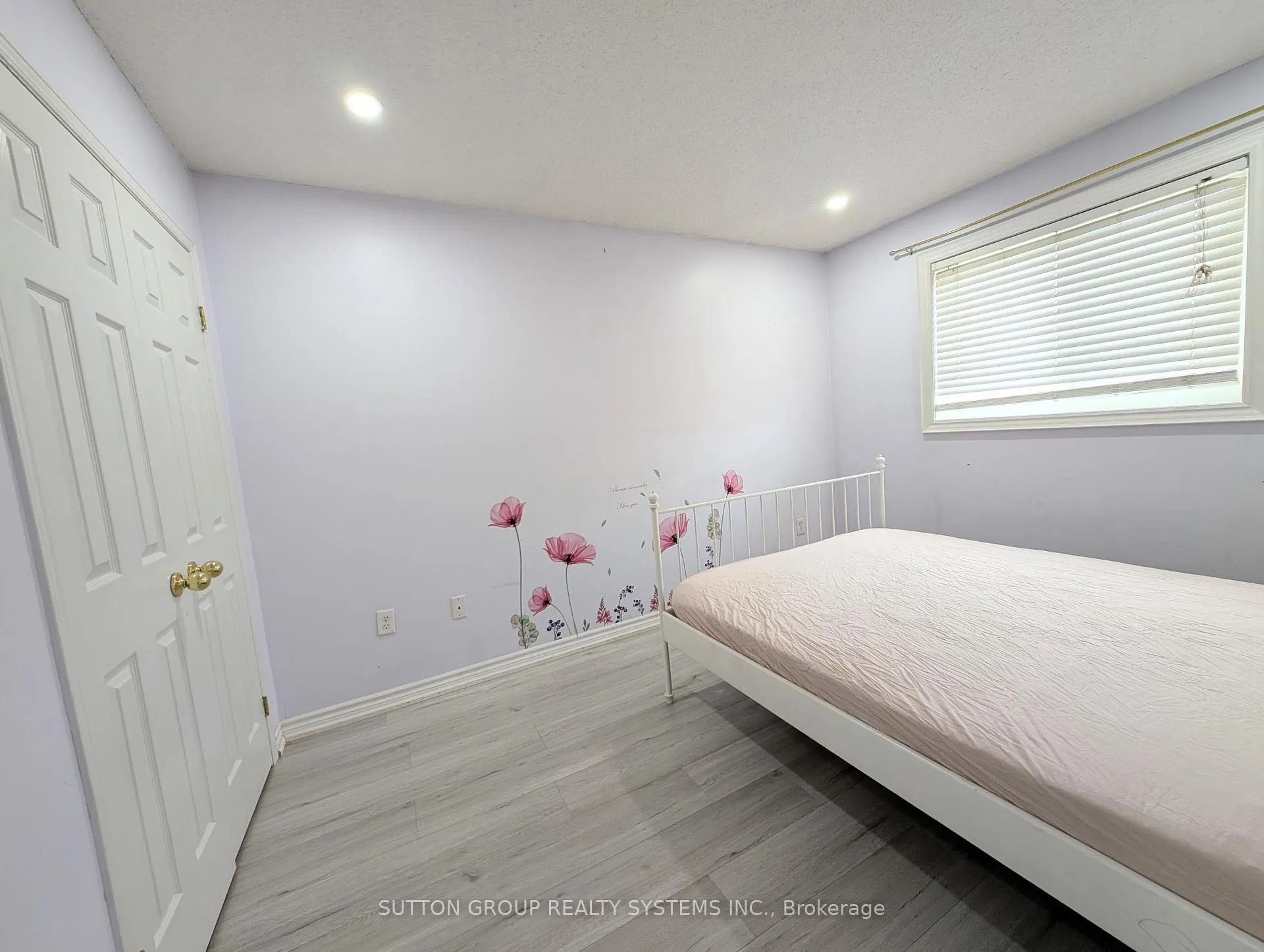 Photo 18 of 1411 Tobyn Drive, Burlington, Tansley — HOMEH