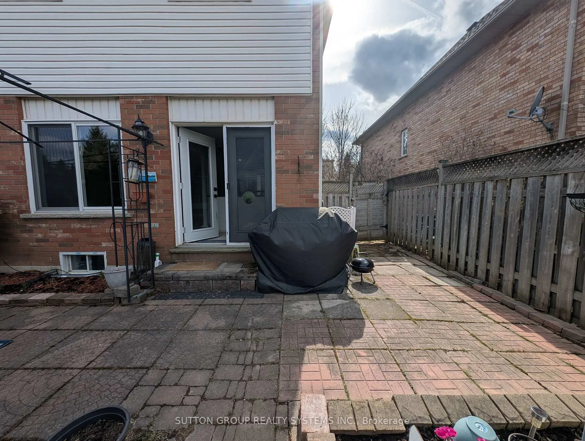 Photo 24 of 1411 Tobyn Drive, Burlington, Tansley — HOMEH
