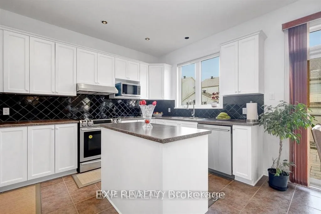 Photo 12 of 122 Rodeo Drive, Ottawa, Barrhaven - Longfields — HOMEH