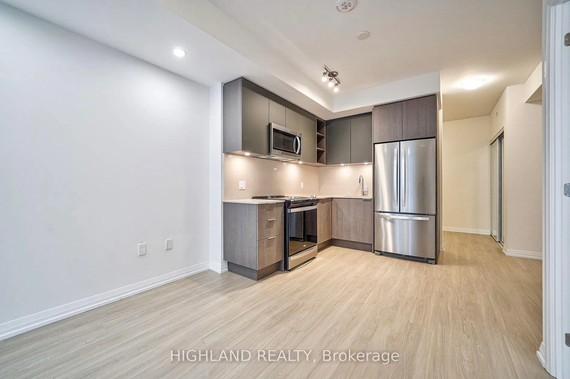 Photo 5 of Unit 1612, 50 Dunfield Avenue, Toronto, Mount Pleasant West — HOMEH