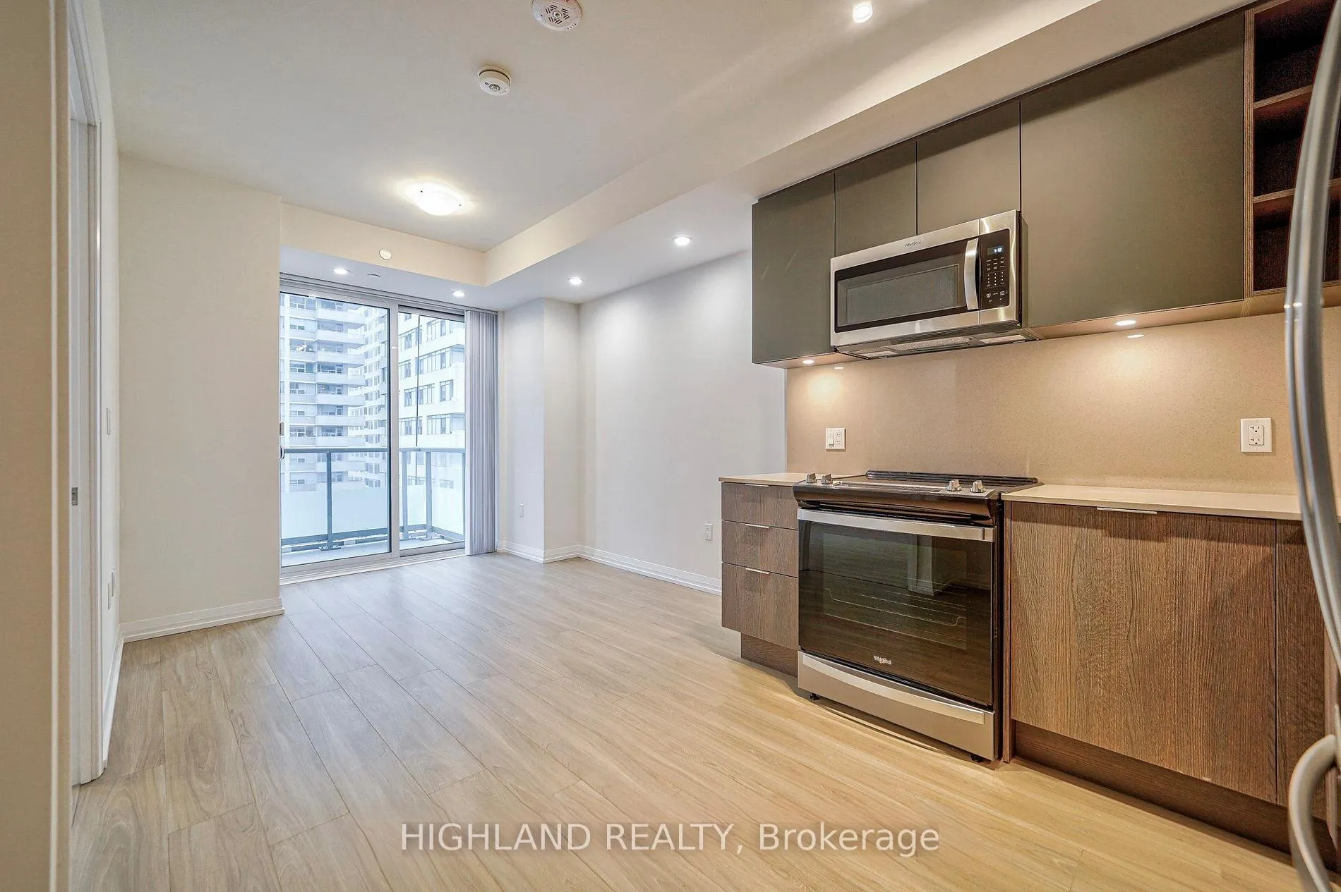 Photo 6 of Unit 1612, 50 Dunfield Avenue, Toronto, Mount Pleasant West — HOMEH