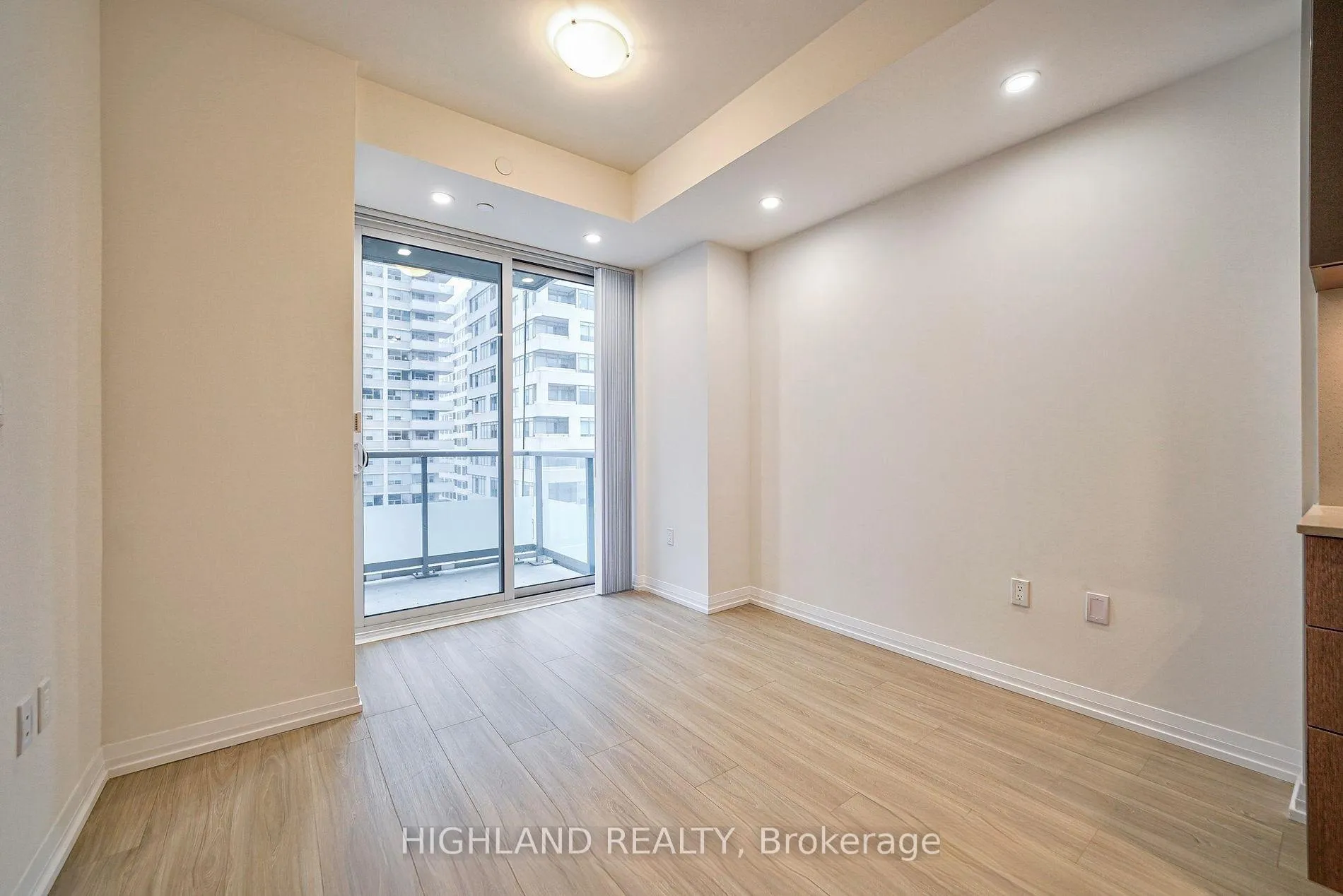 Photo 7 of Unit 1612, 50 Dunfield Avenue, Toronto, Mount Pleasant West — HOMEH