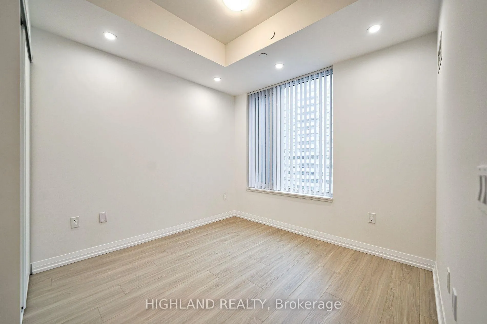 Photo 9 of Unit 1612, 50 Dunfield Avenue, Toronto, Mount Pleasant West — HOMEH