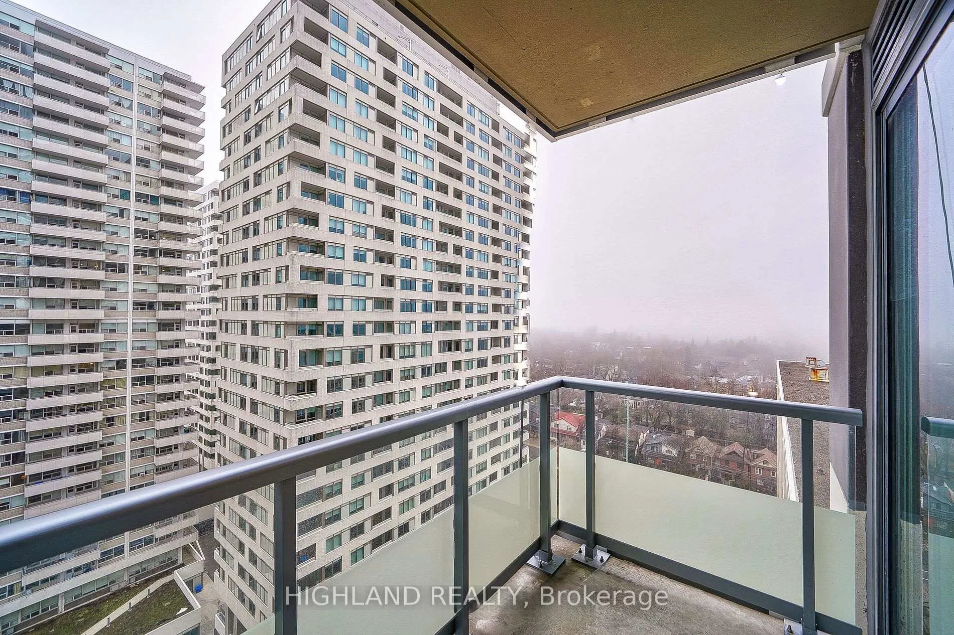 Photo 11 of Unit 1612, 50 Dunfield Avenue, Toronto, Mount Pleasant West — HOMEH