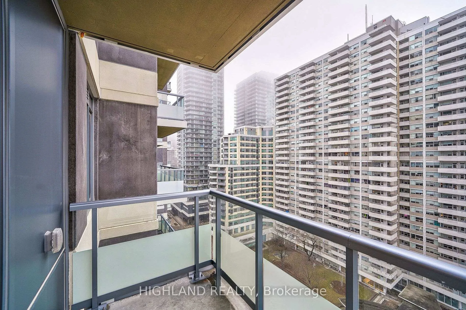 Photo 12 of Unit 1612, 50 Dunfield Avenue, Toronto, Mount Pleasant West — HOMEH
