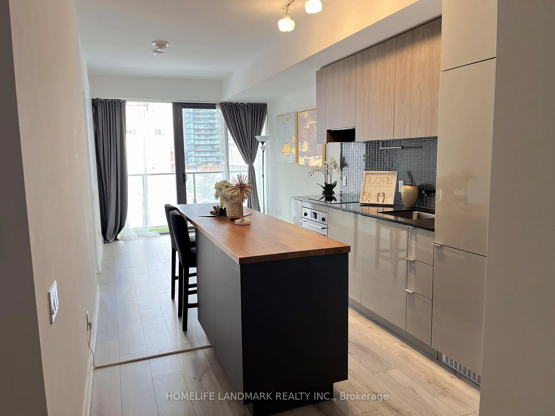 Photo 4 of Unit 507, 161 Roehampton Avenue, Toronto, Mount Pleasant West — HOMEH