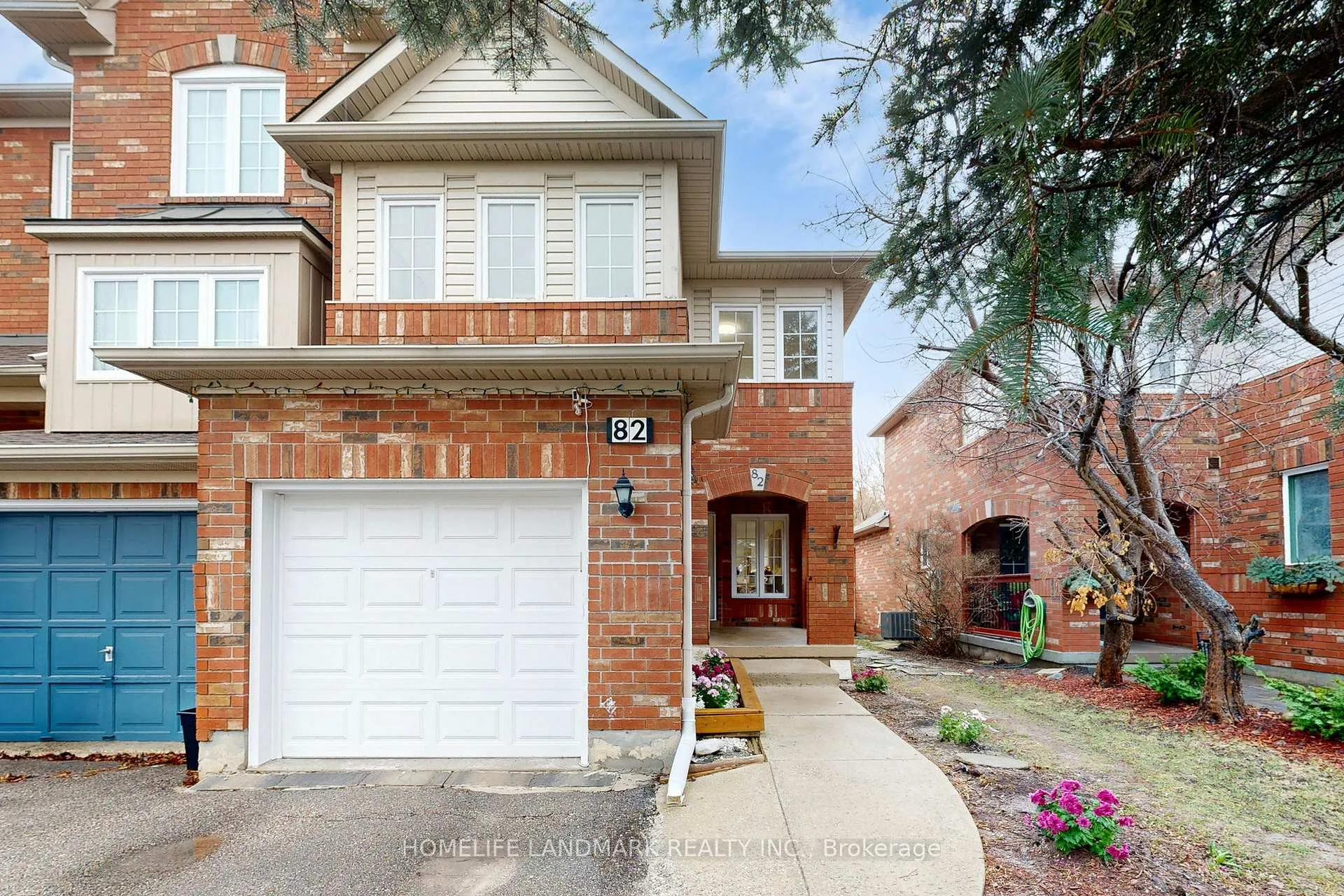 Front of 82 Baywell Crescent
