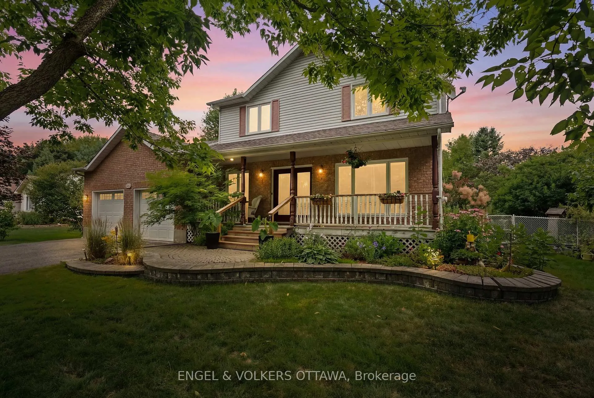 Photo 1 of 129 Corvinelli Crescent, Russell, Village of Russell — HOMEH